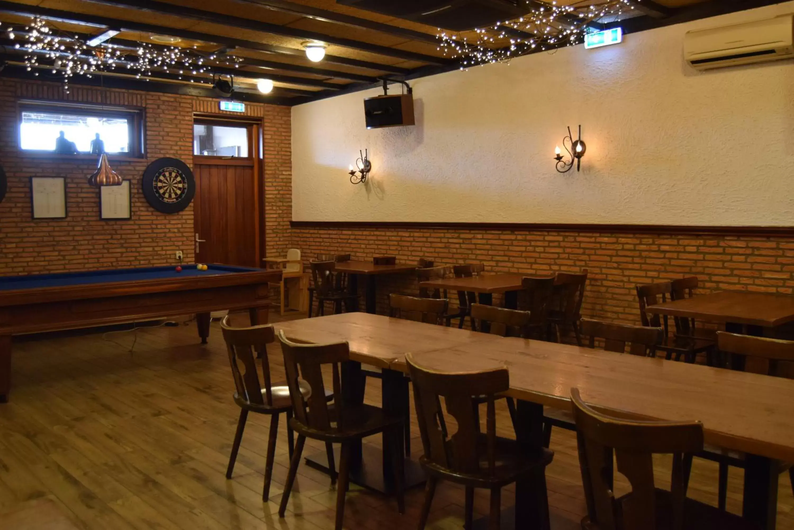 Darts, Restaurant/Places to Eat in Hotel Cafe 't Zonneke
