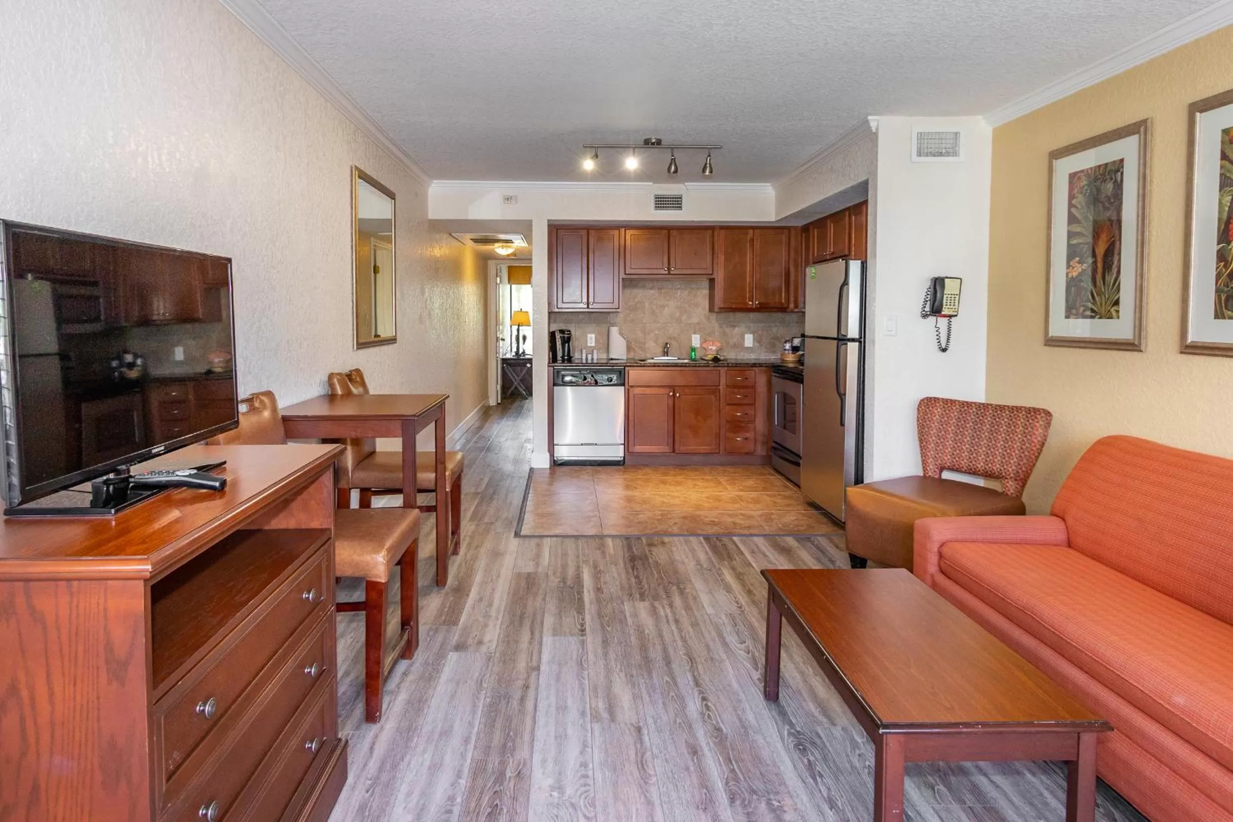 Kitchen or kitchenette, Kitchen/Kitchenette in Coconut Cove All Suite Hotel