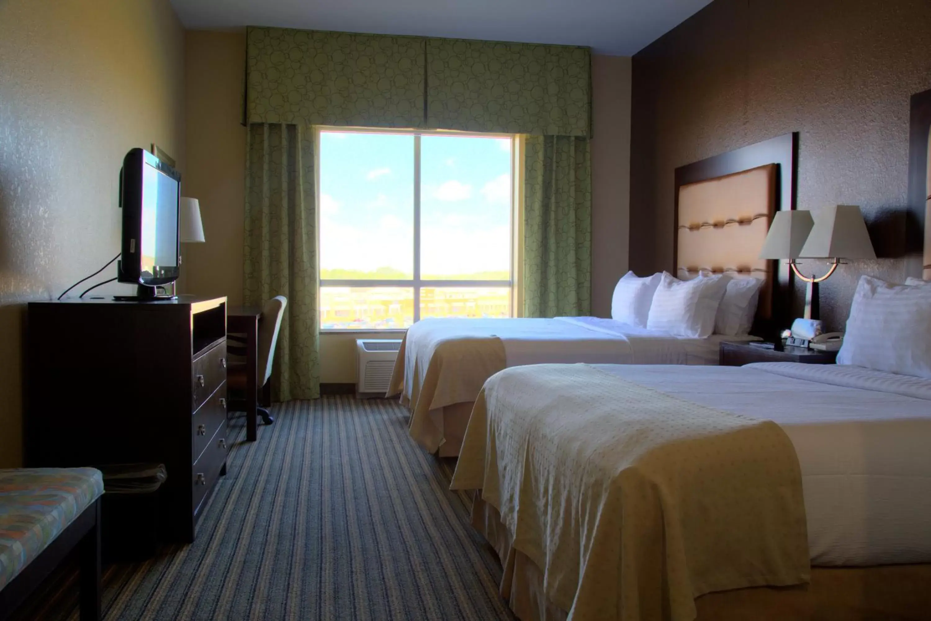 Photo of the whole room, Bed in Holiday Inn Pearl - Jackson Area, an IHG Hotel