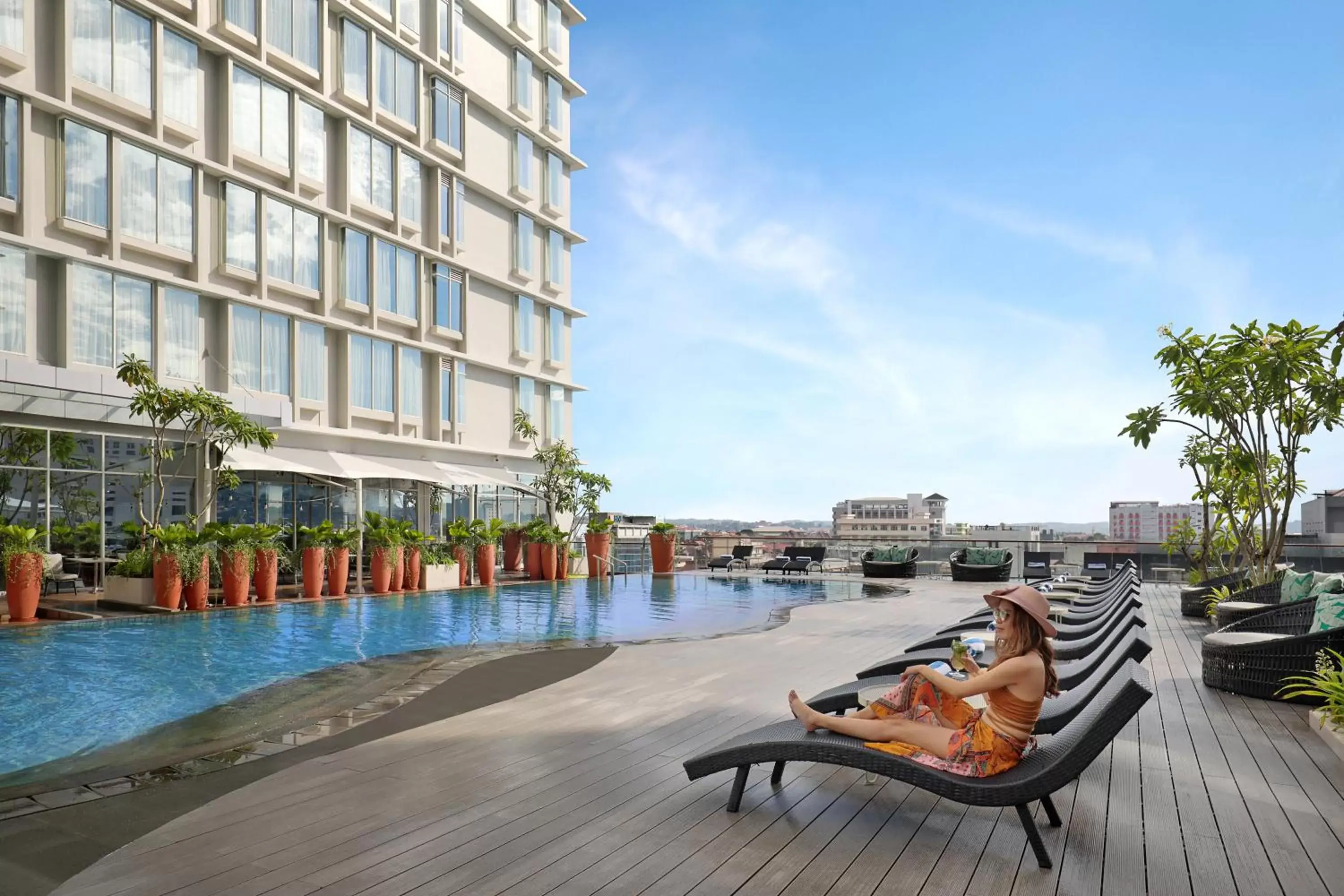 Swimming pool in Mercure Samarinda Swimming pool in Mercure Samarinda