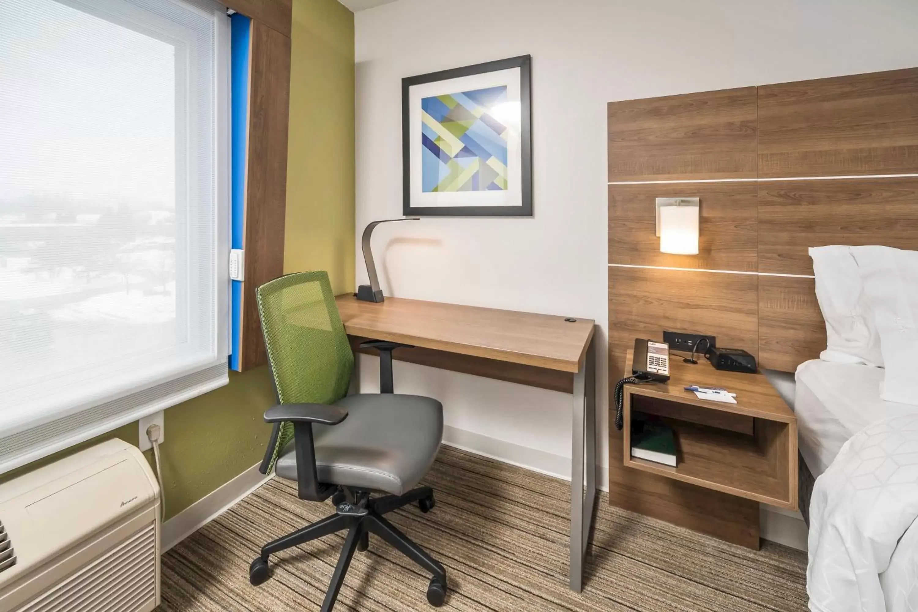 Photo of the whole room, Seating Area in Holiday Inn Express Indianapolis South, an IHG Hotel