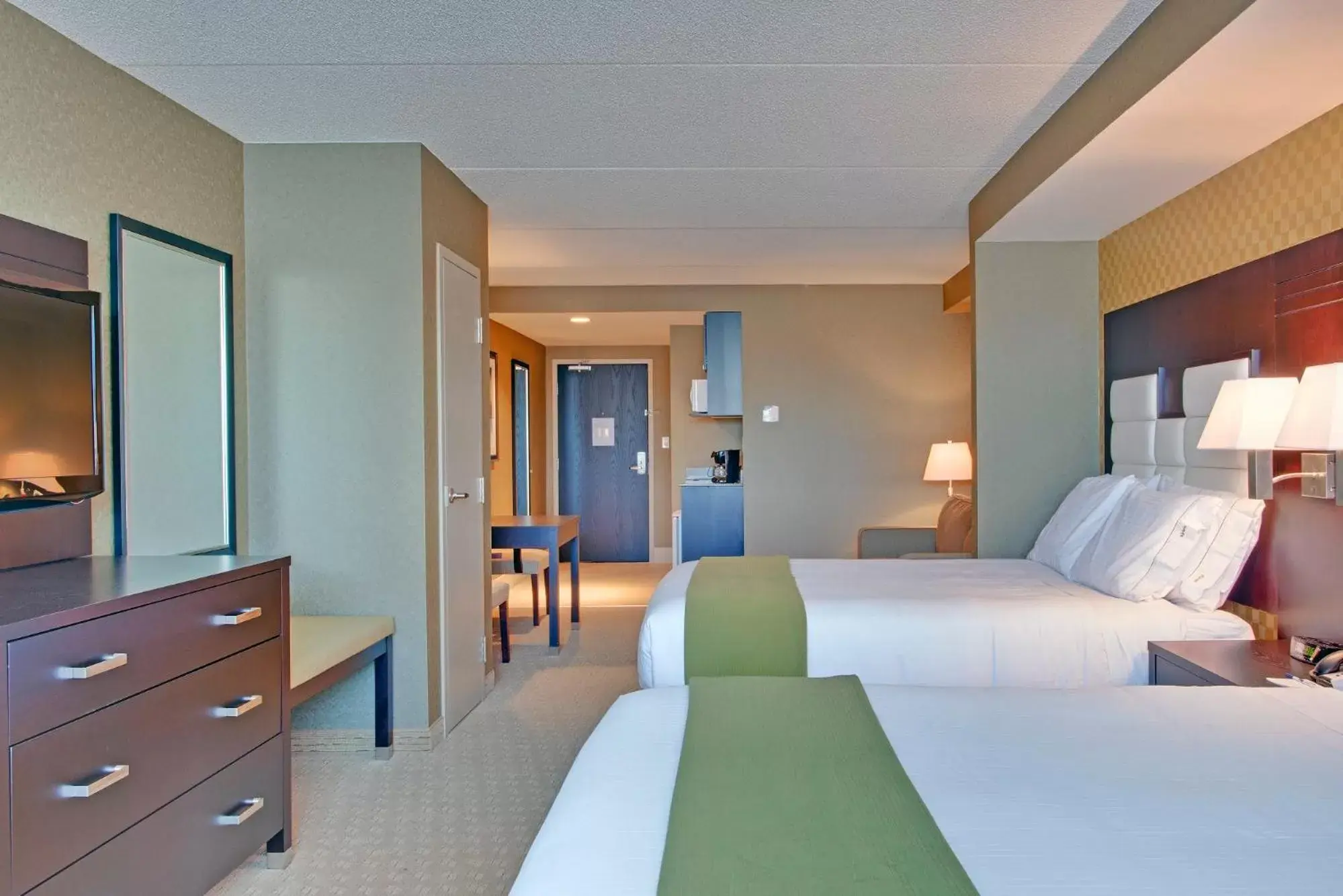 Photo of the whole room, Bed in Holiday Inn Express Hotel & Suites Ottawa West-Nepean, an IHG Hotel