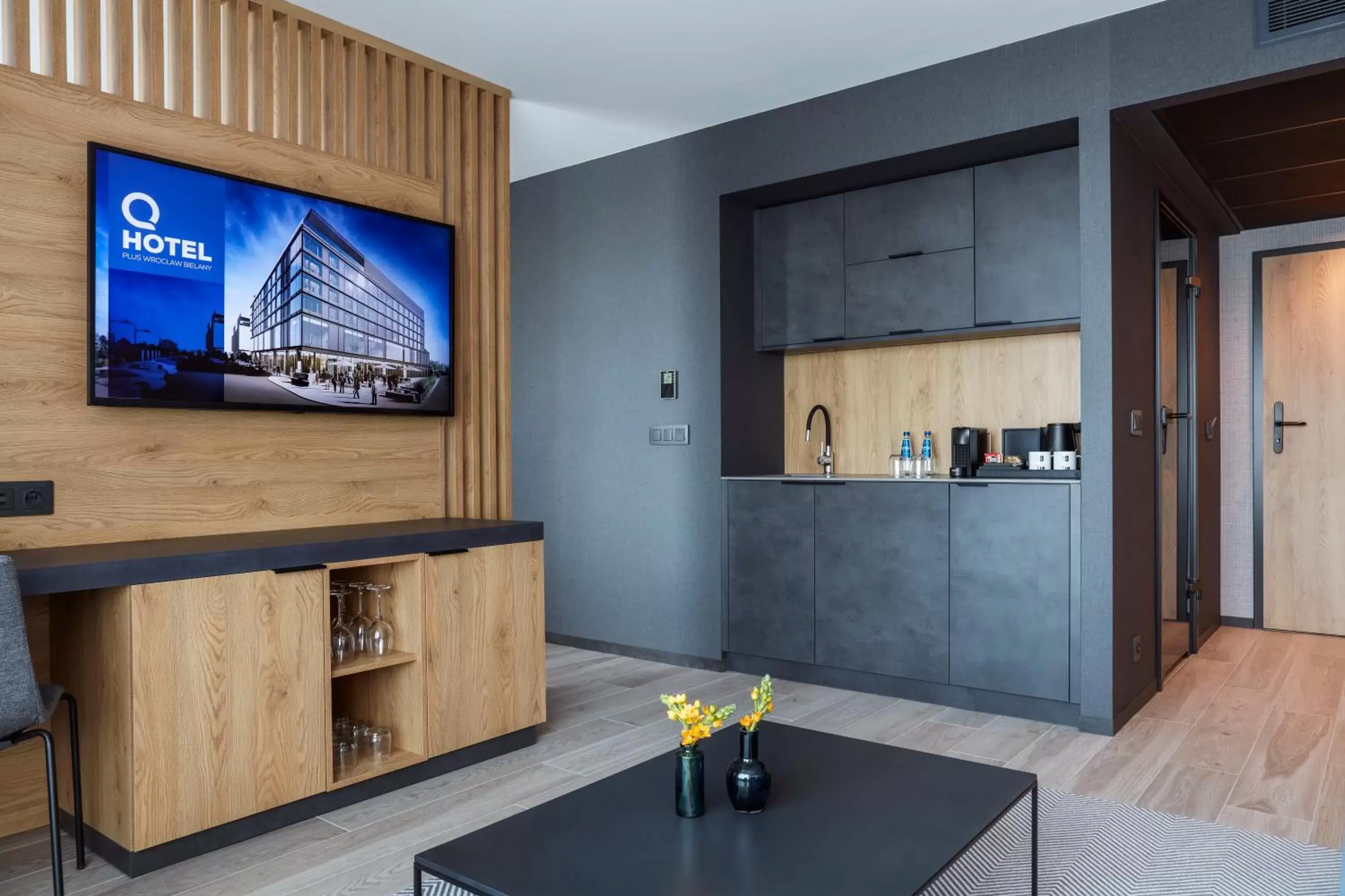 Living room, TV/Entertainment Center in Q Hotel Plus Wrocław Bielany