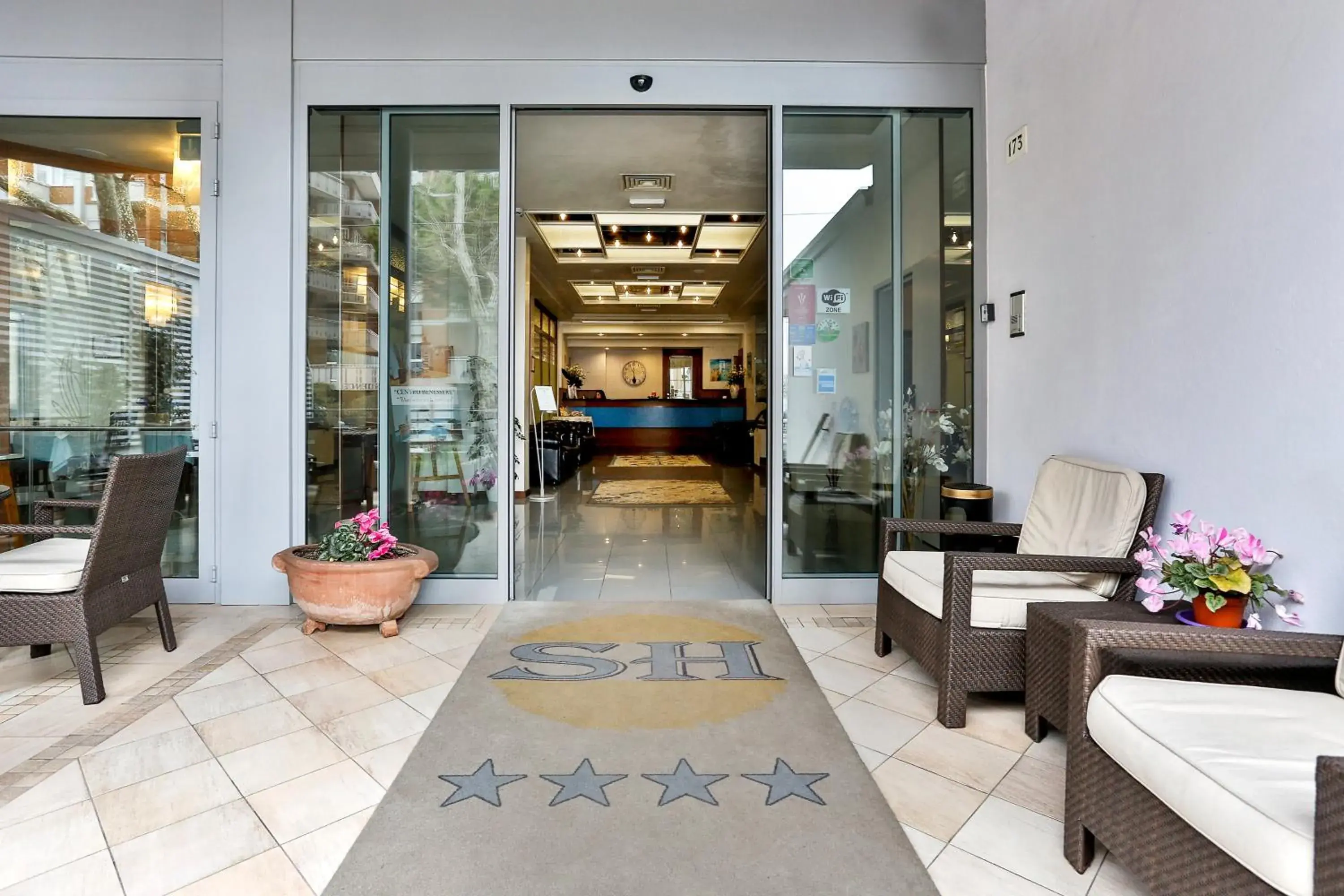 Facade/entrance, Lobby/Reception in Hotel Sunset