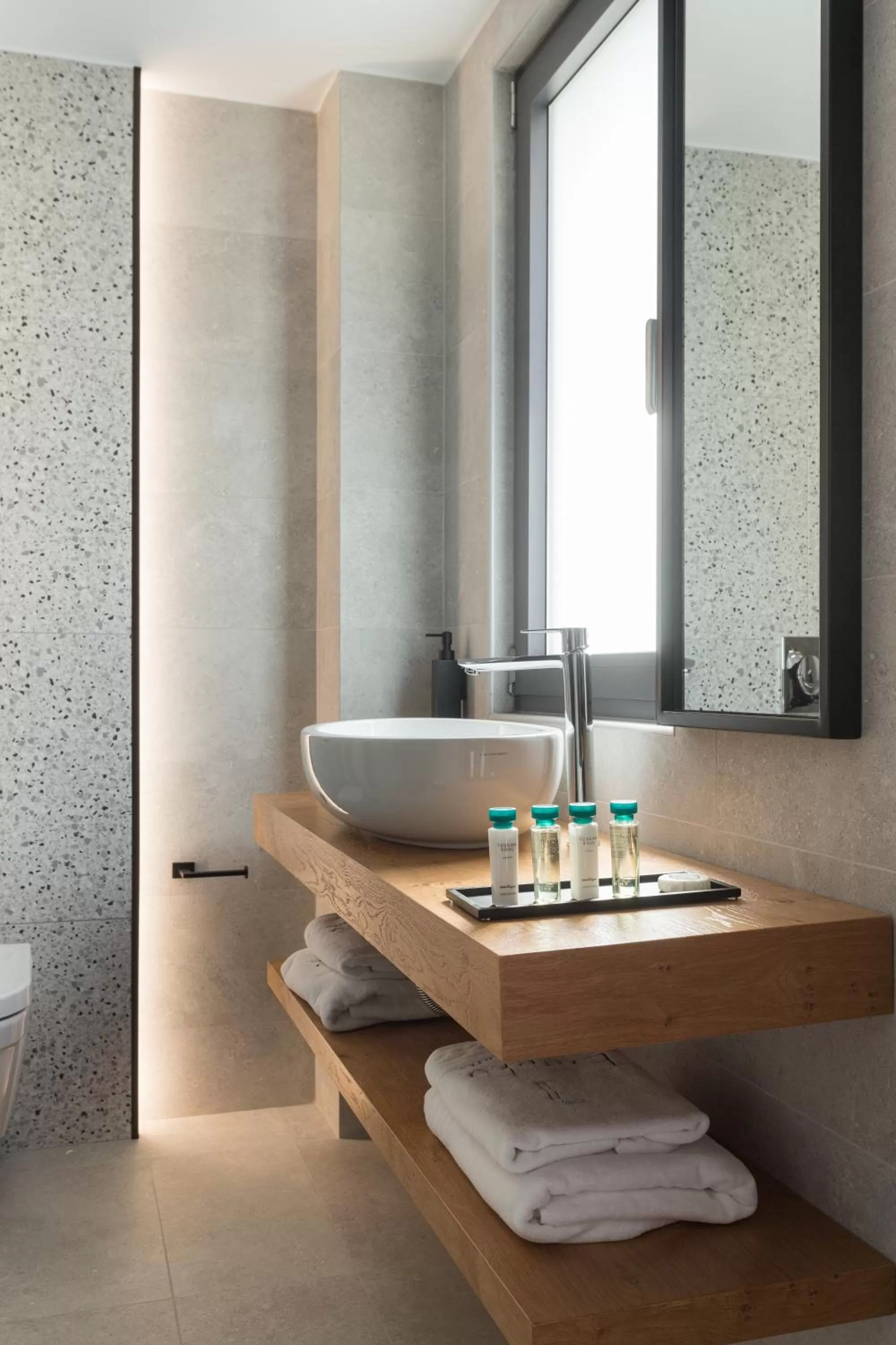 Toilet in 11 Enteka Acropolis Suites