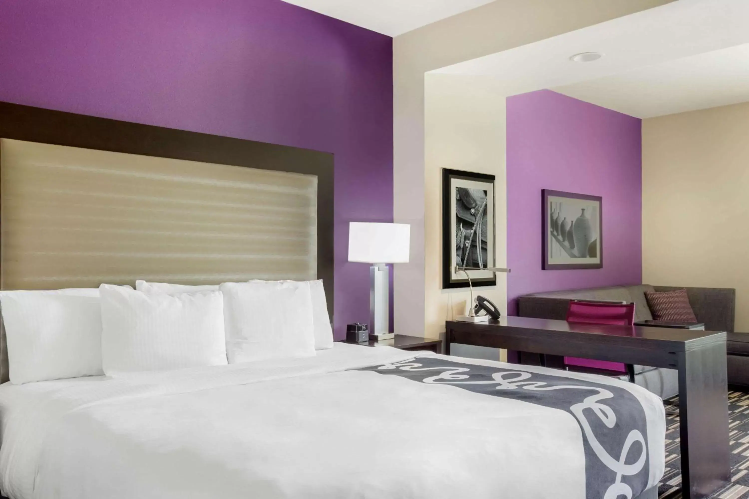 Photo of the whole room, Bed in La Quinta by Wyndham McAllen Convention Center