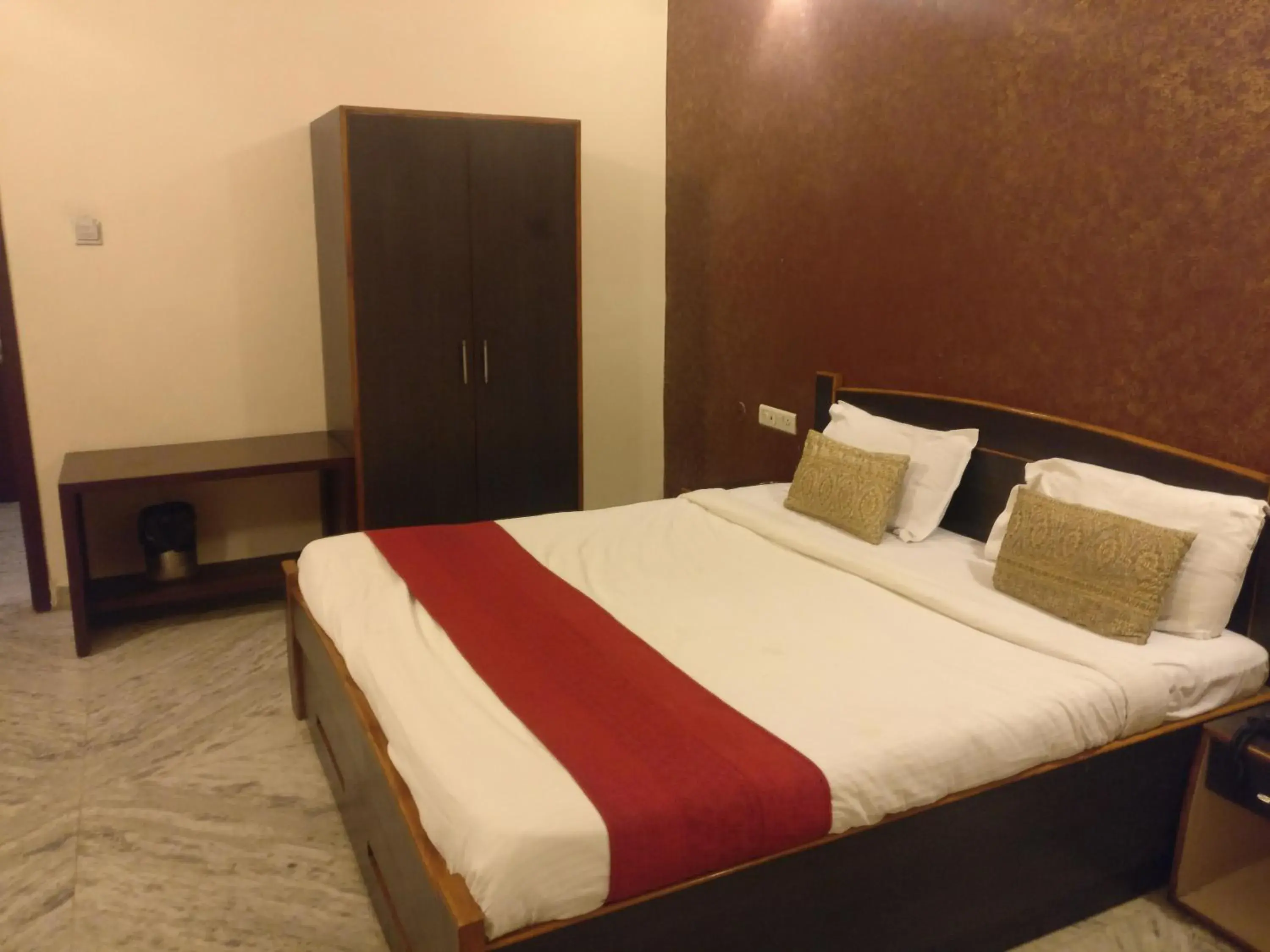 Bedroom, Bed in Hotel Savi Regency