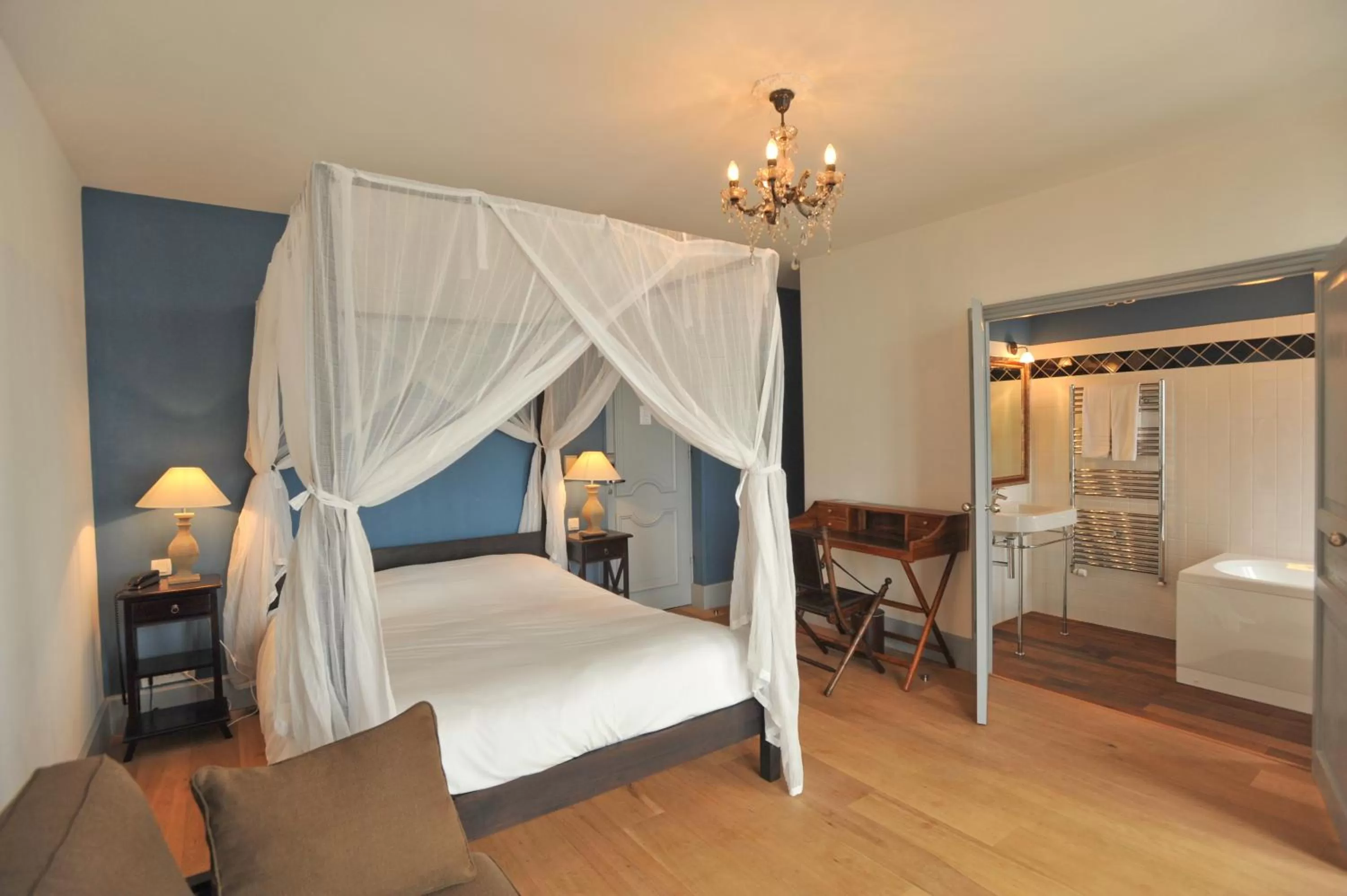 Photo of the whole room, Bed in Hotel Le Rayon Vert