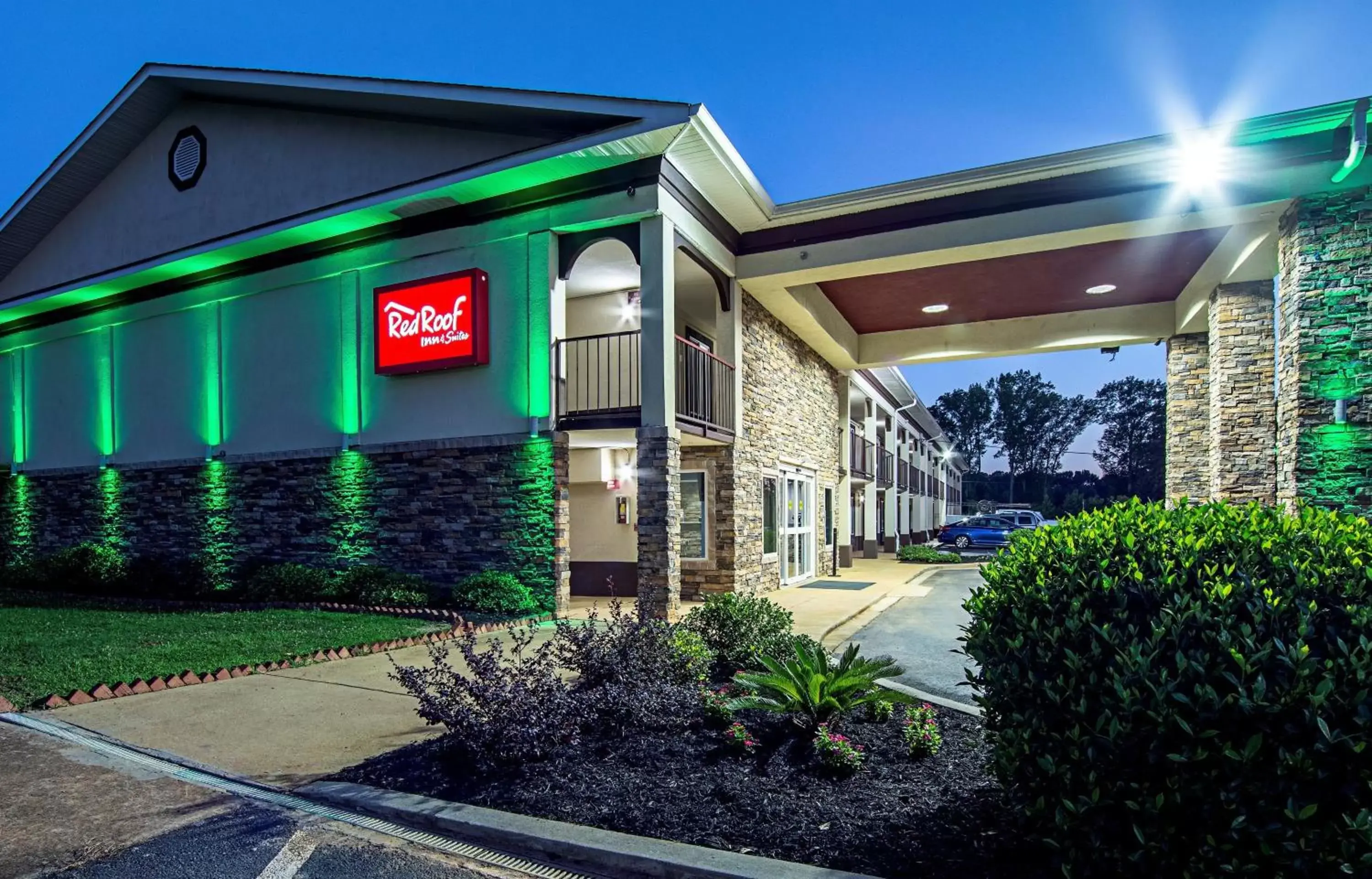 Property building in Red Roof Inn & Suites Greenwood, SC