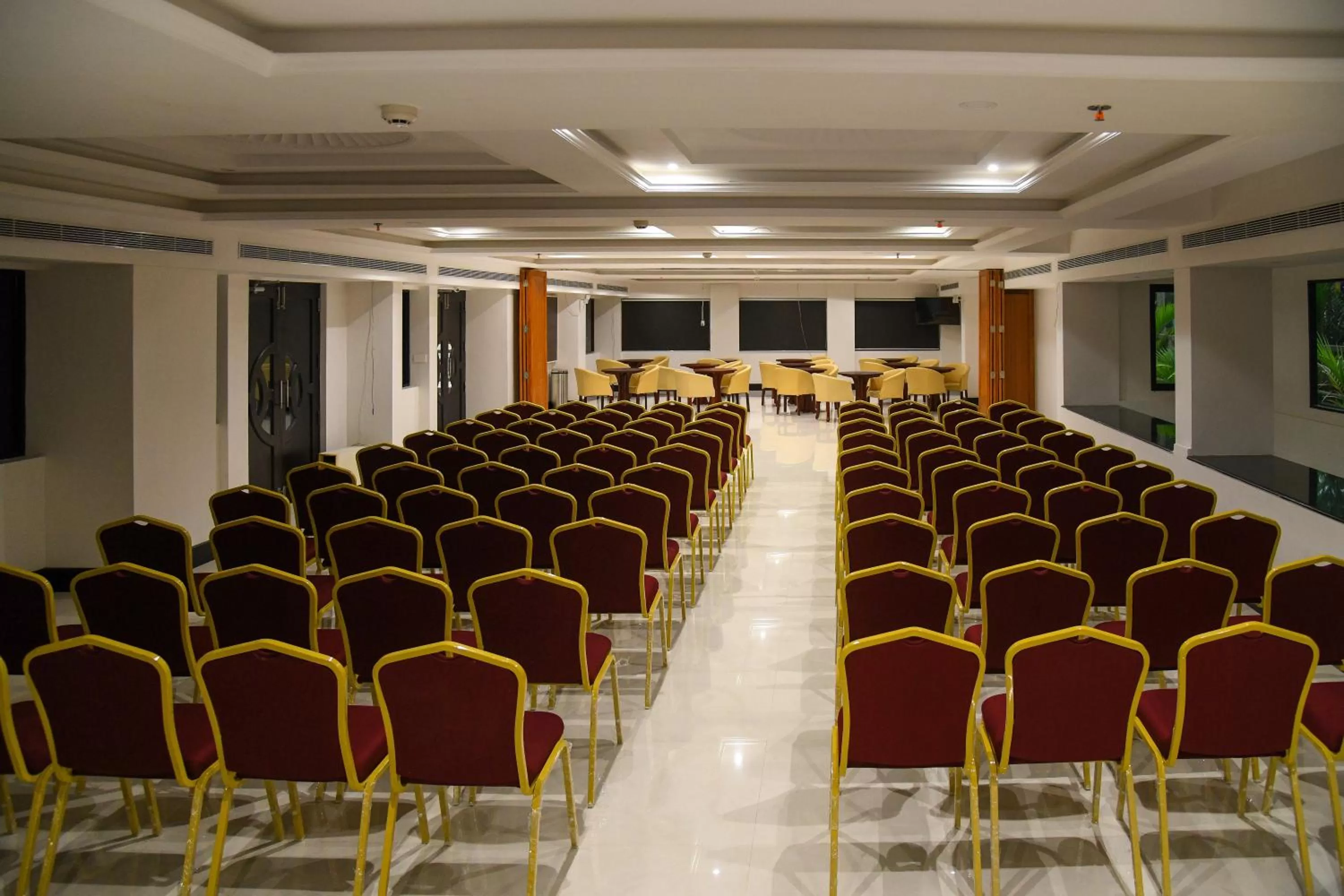 Business facilities in Sajjoys