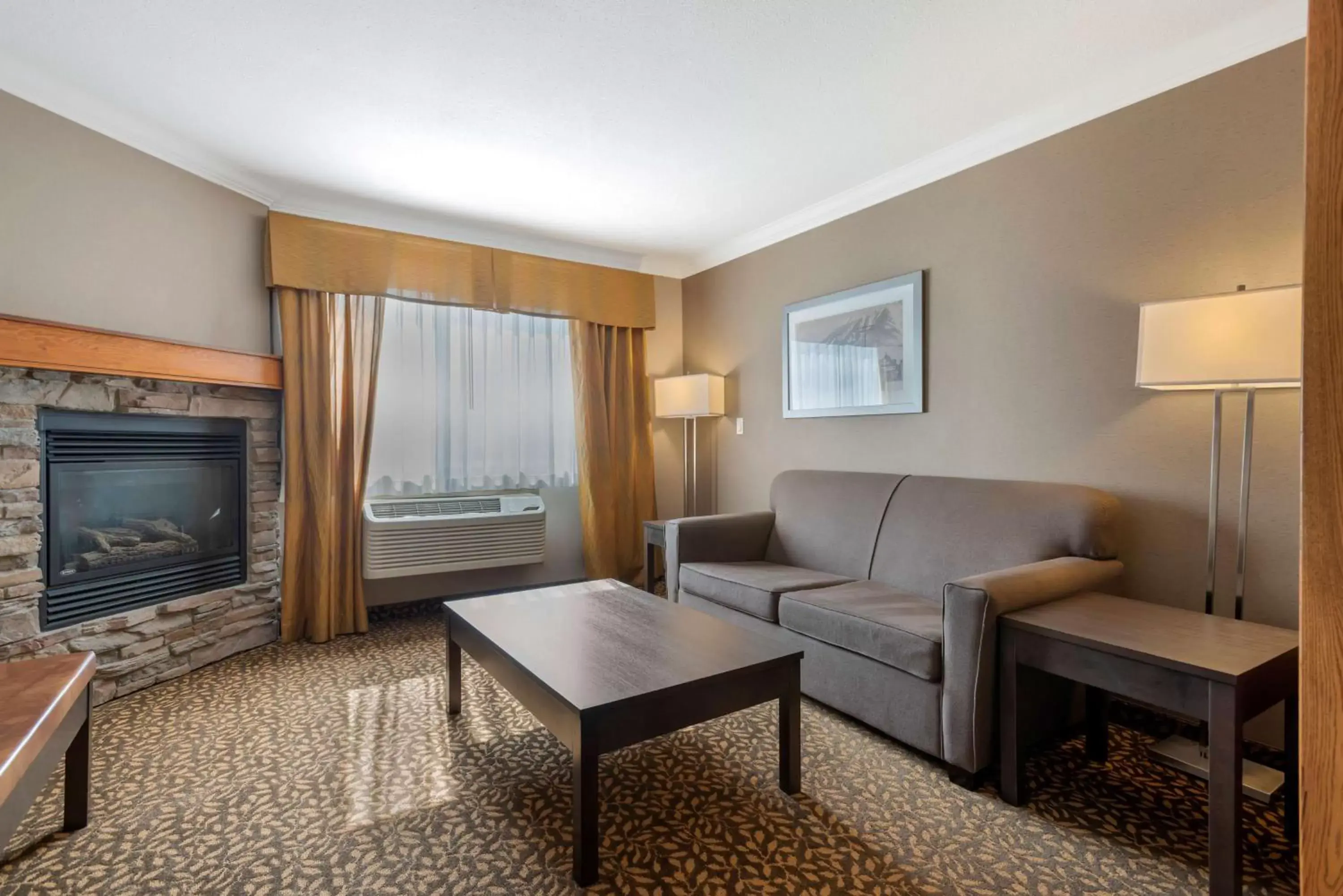 Bedroom, Seating Area in Best Western Plus Fernie Mountain Lodge