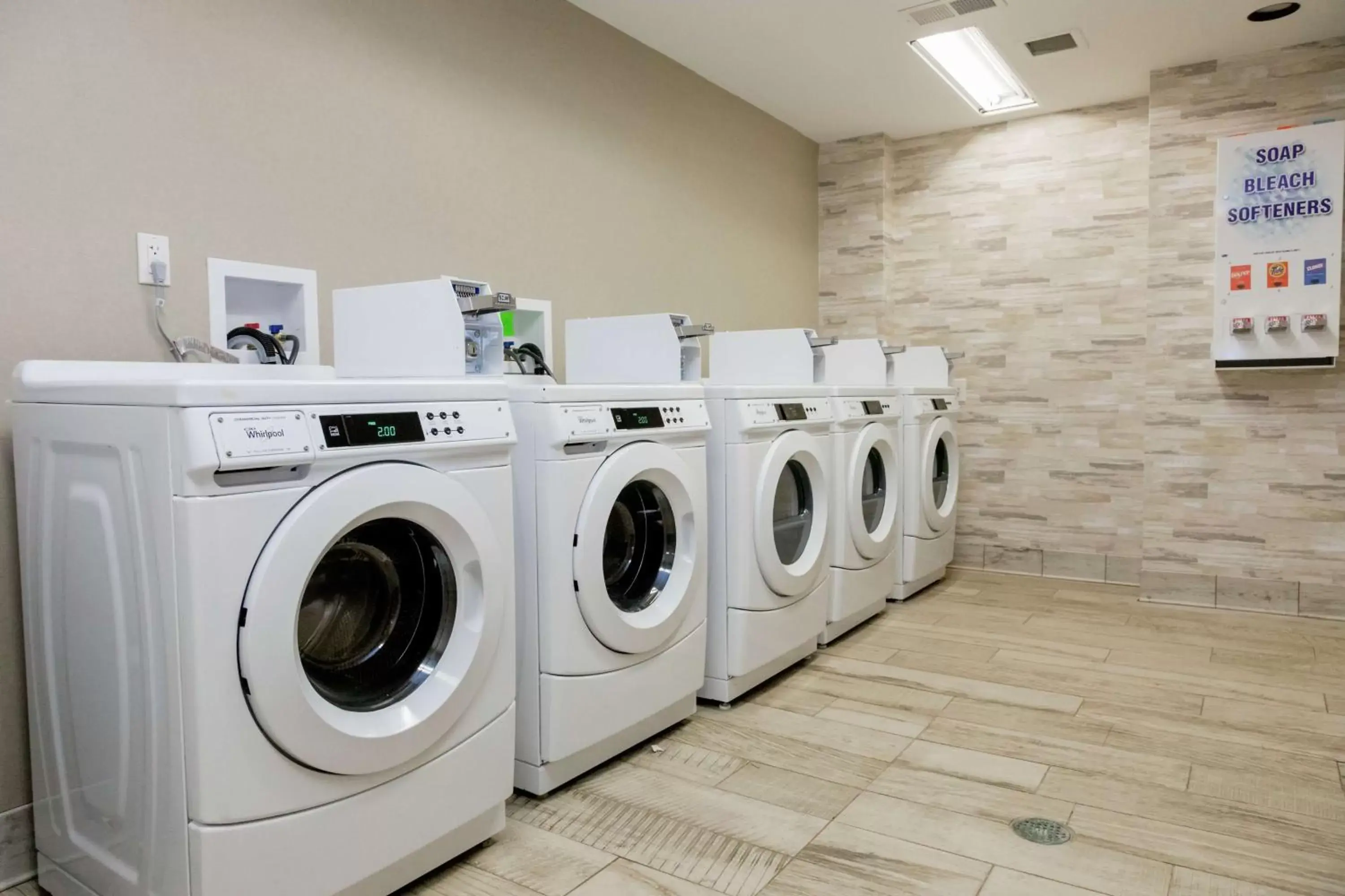 Property building, Bathroom in Embassy Suites by Hilton Lexington Green