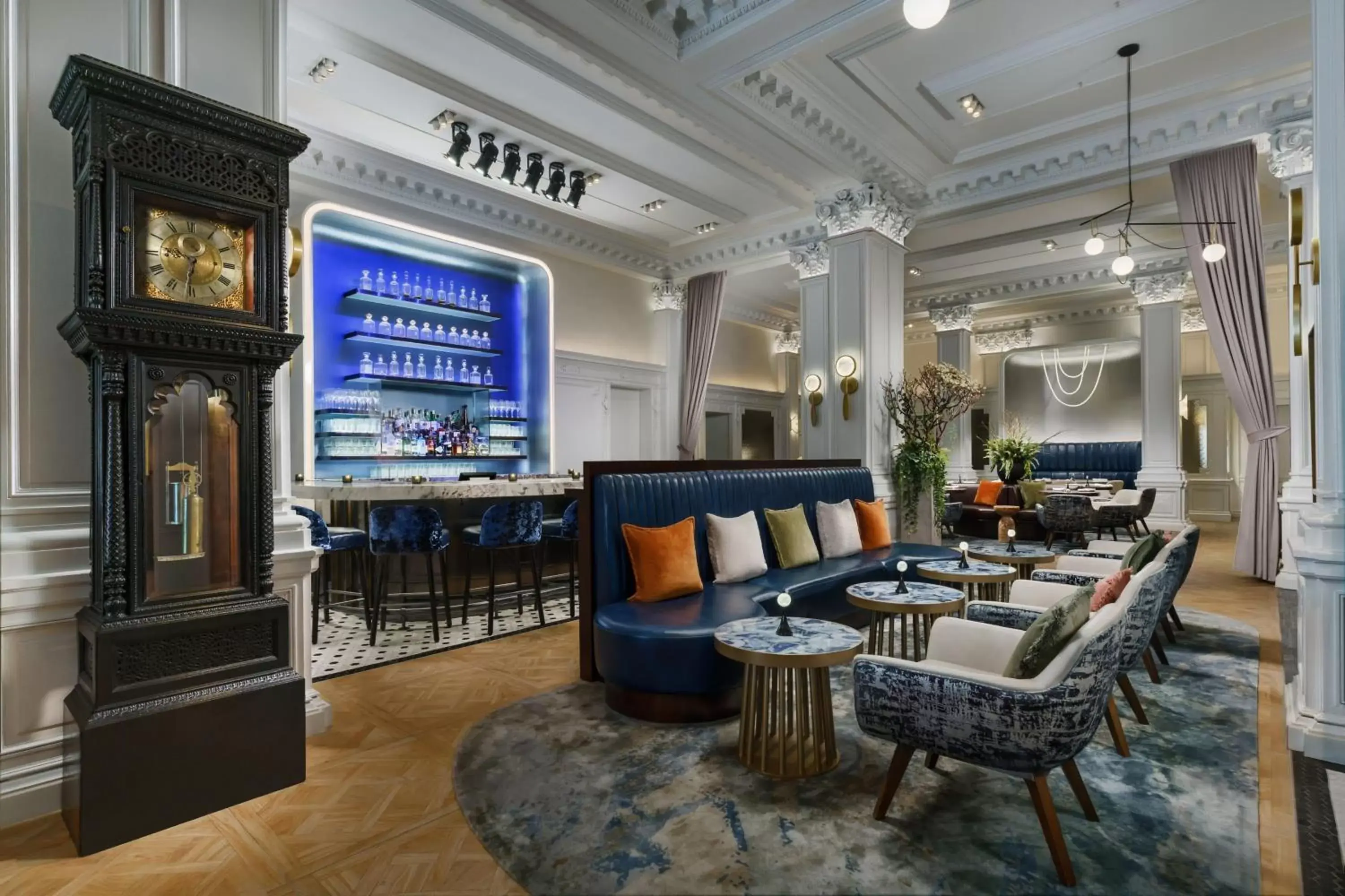 Lounge or bar, Seating Area in The Algonquin Hotel Times Square, Autograph Collection