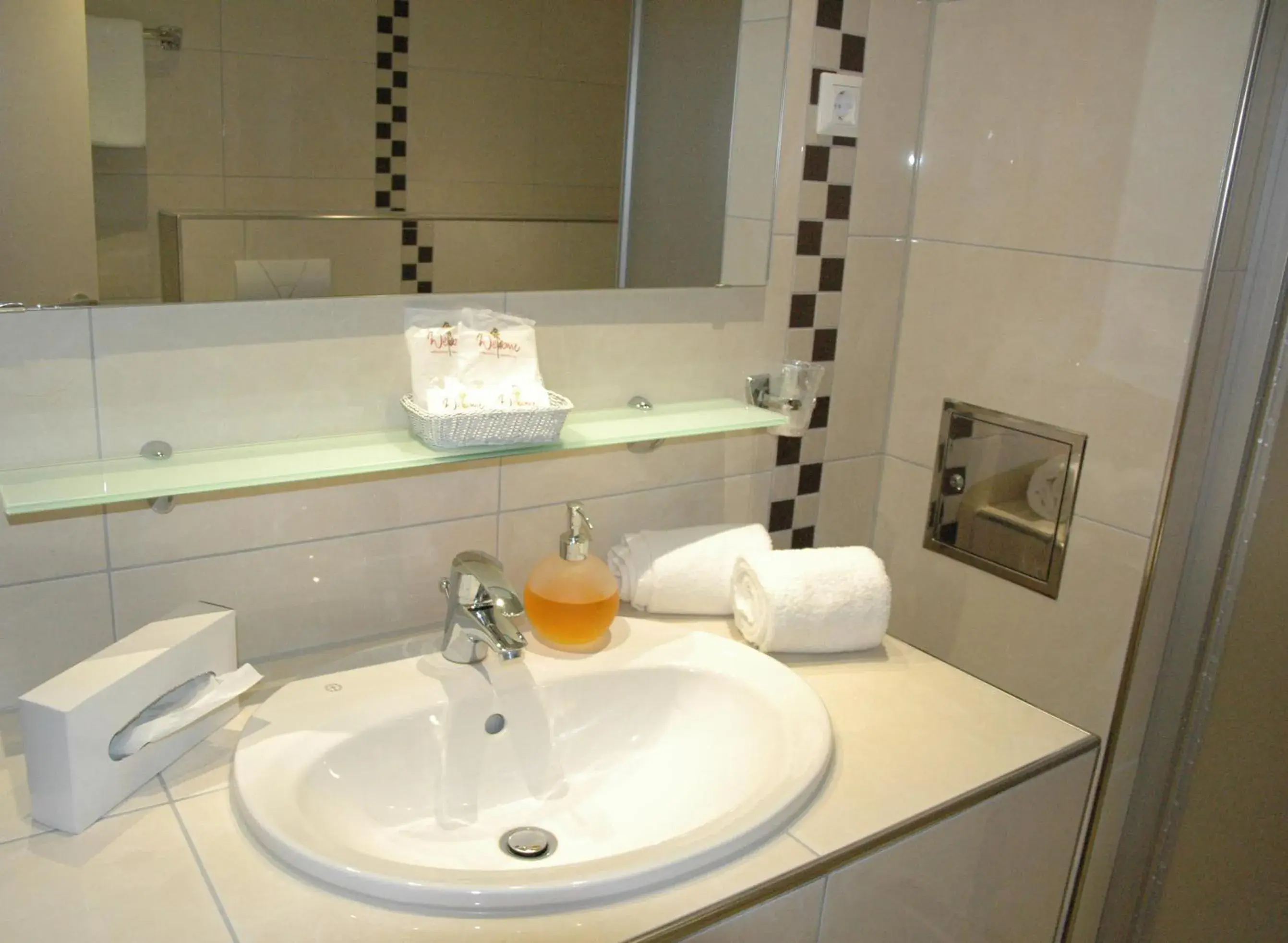 Bathroom in Caravelle Hotel im Park