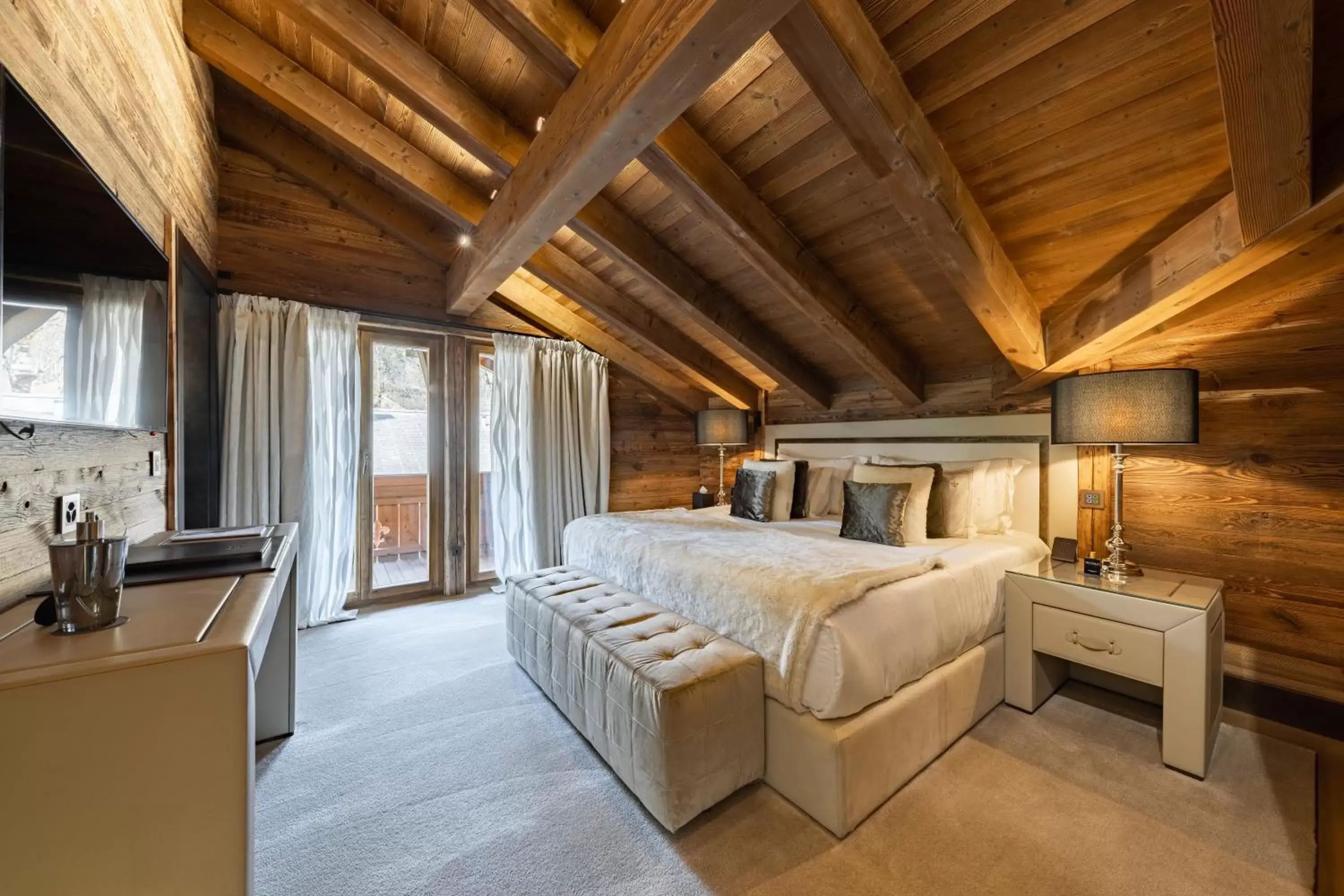 Bedroom, Bed in Ultima Gstaad