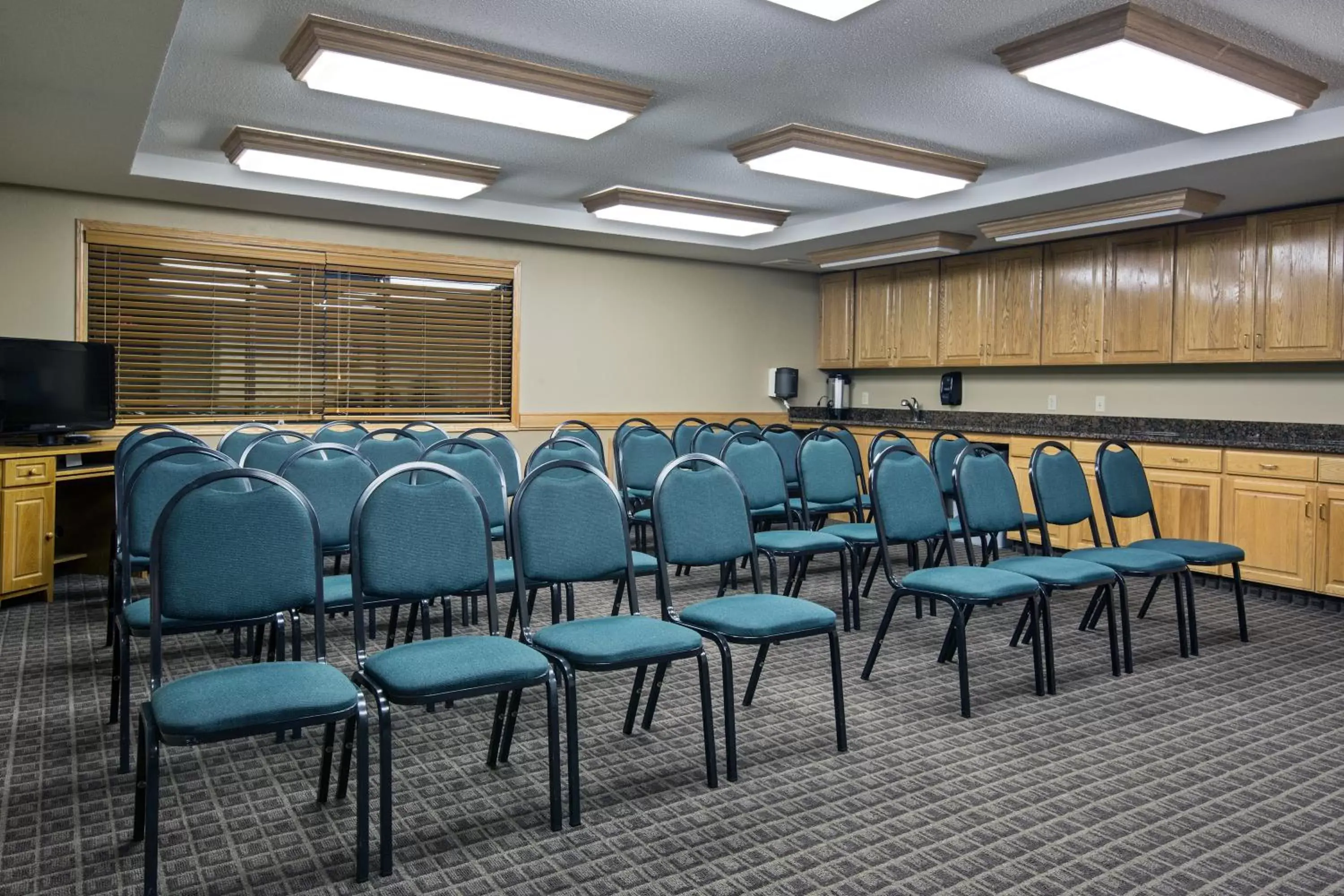 Meeting/conference room in AmericInn by Wyndham Iowa Falls