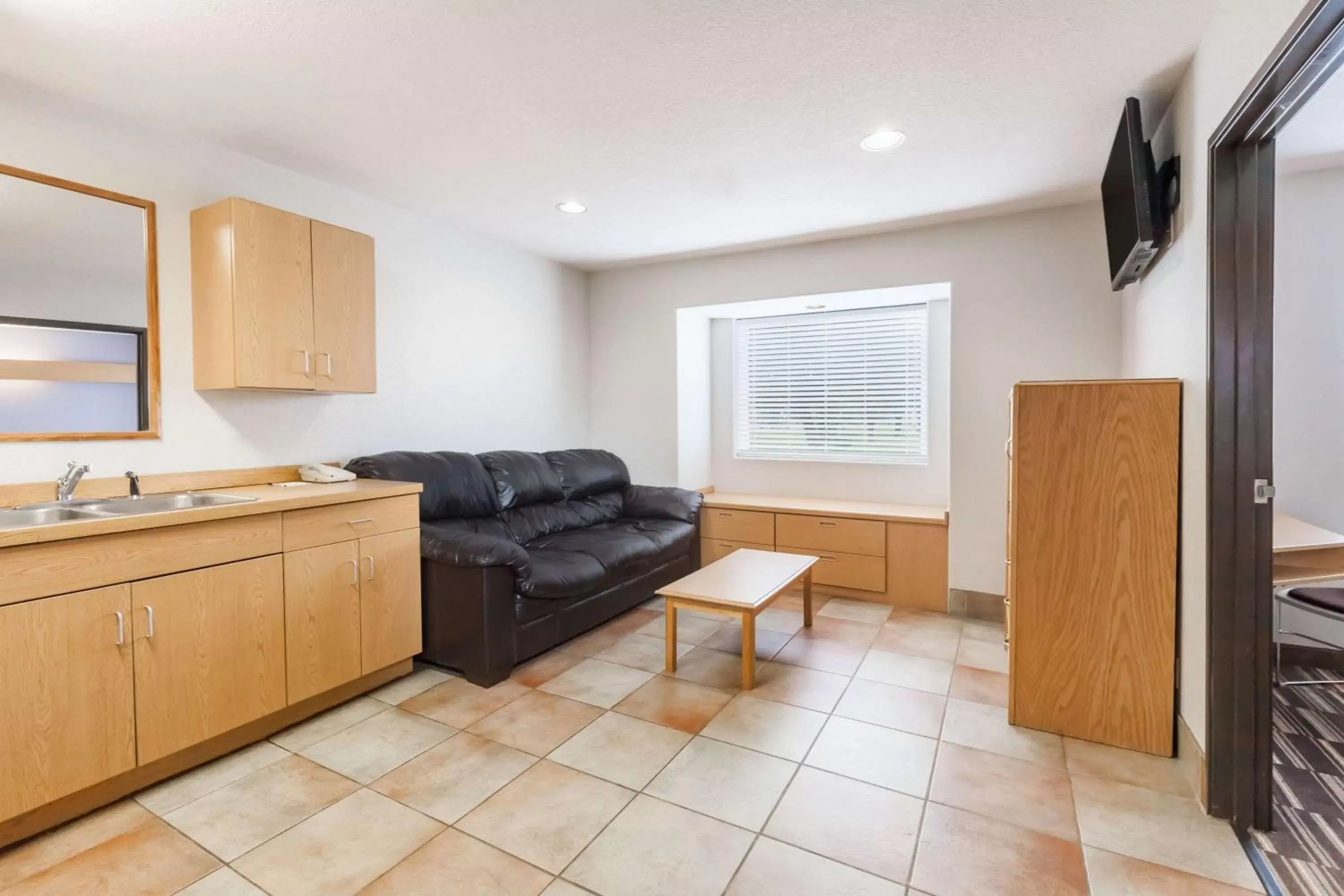 Living room, Seating Area in Microtel Inn by Wyndham Ardmore