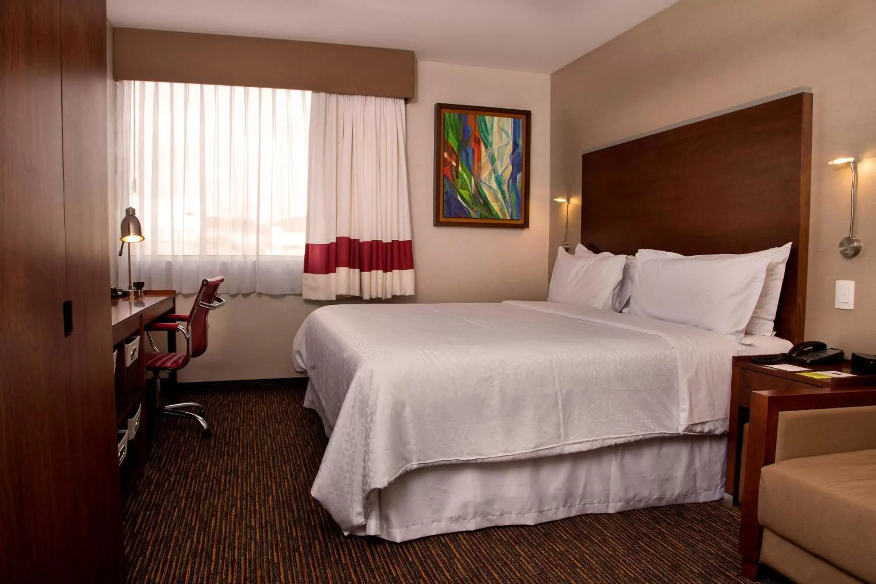 Photo of the whole room, Bed in Four Points by Sheraton Queretaro Norte
