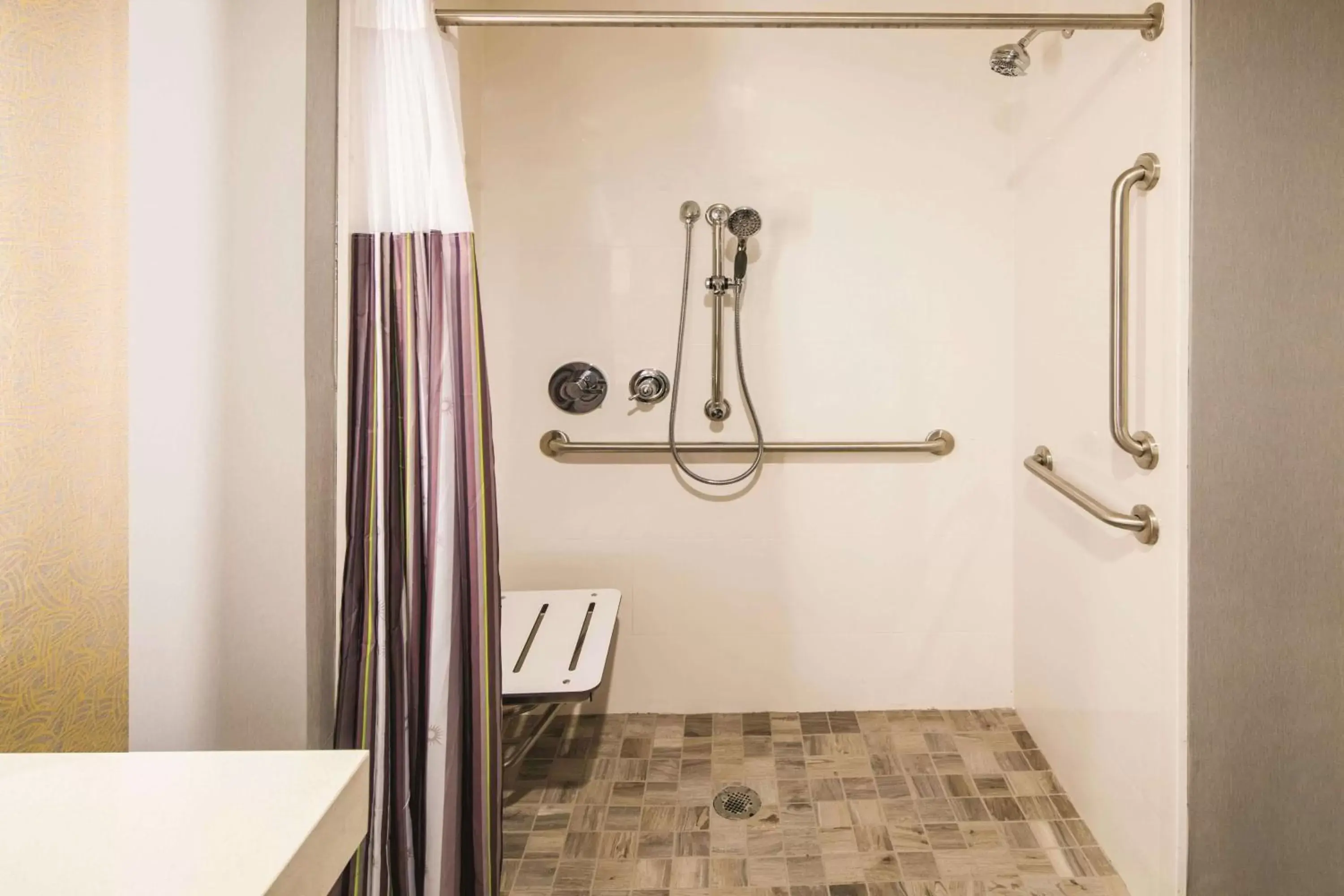 Photo of the whole room, Bathroom in La Quinta by Wyndham McDonough