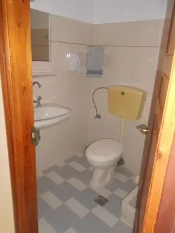 Toilet, Bathroom in Hotel Kourkoumelata
