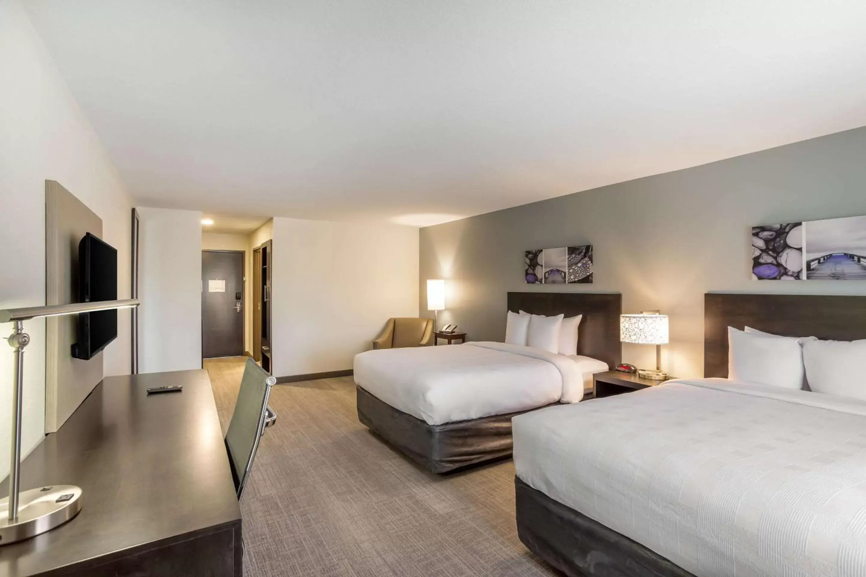 Photo of the whole room, Bed in MainStay Suites Logan Ohio-Hocking Hills Photo of the whole room, Bed in MainStay Suites Logan Ohio-Hocking Hills