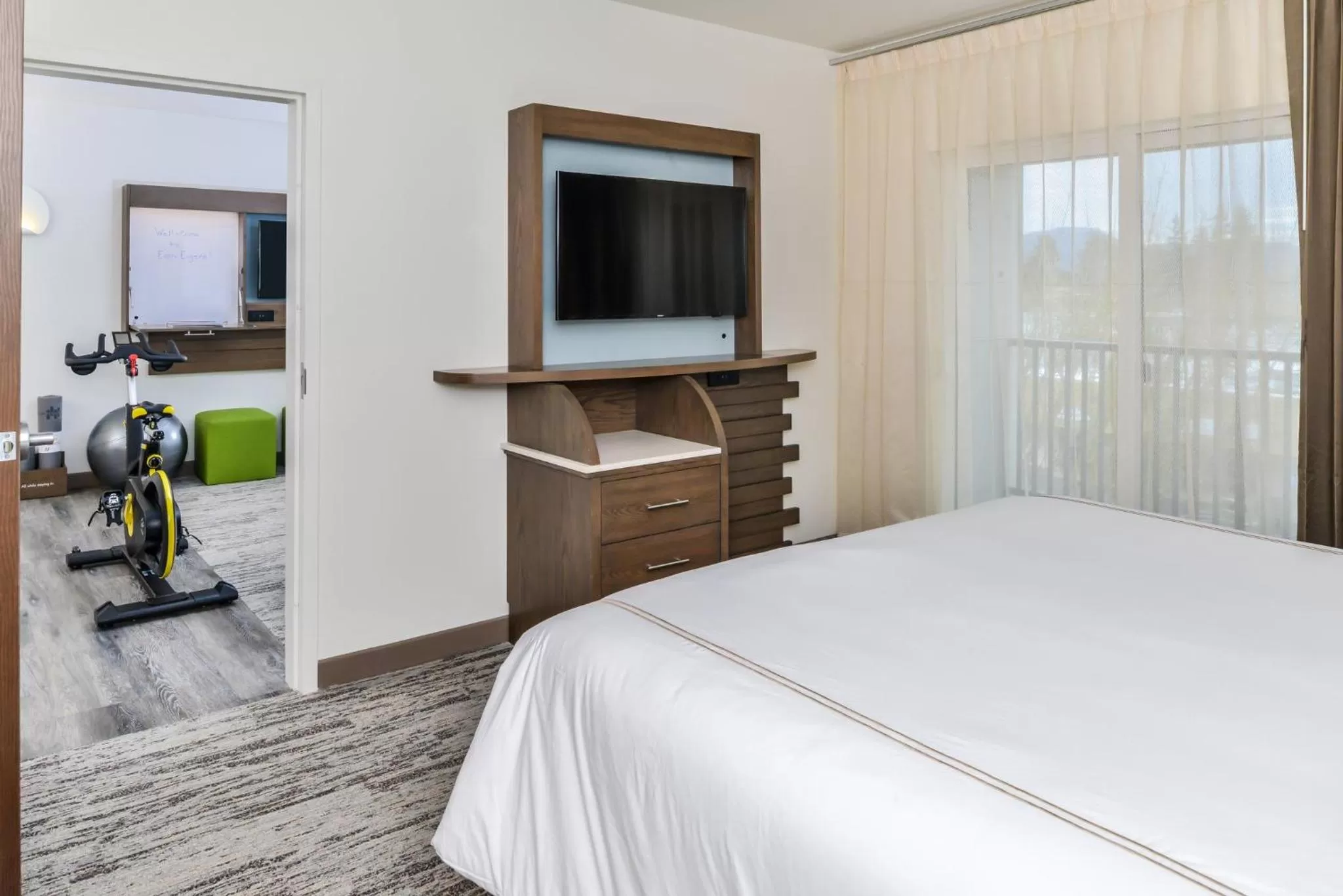 Photo of the whole room, Bed in EVEN Hotel Eugene by IHG