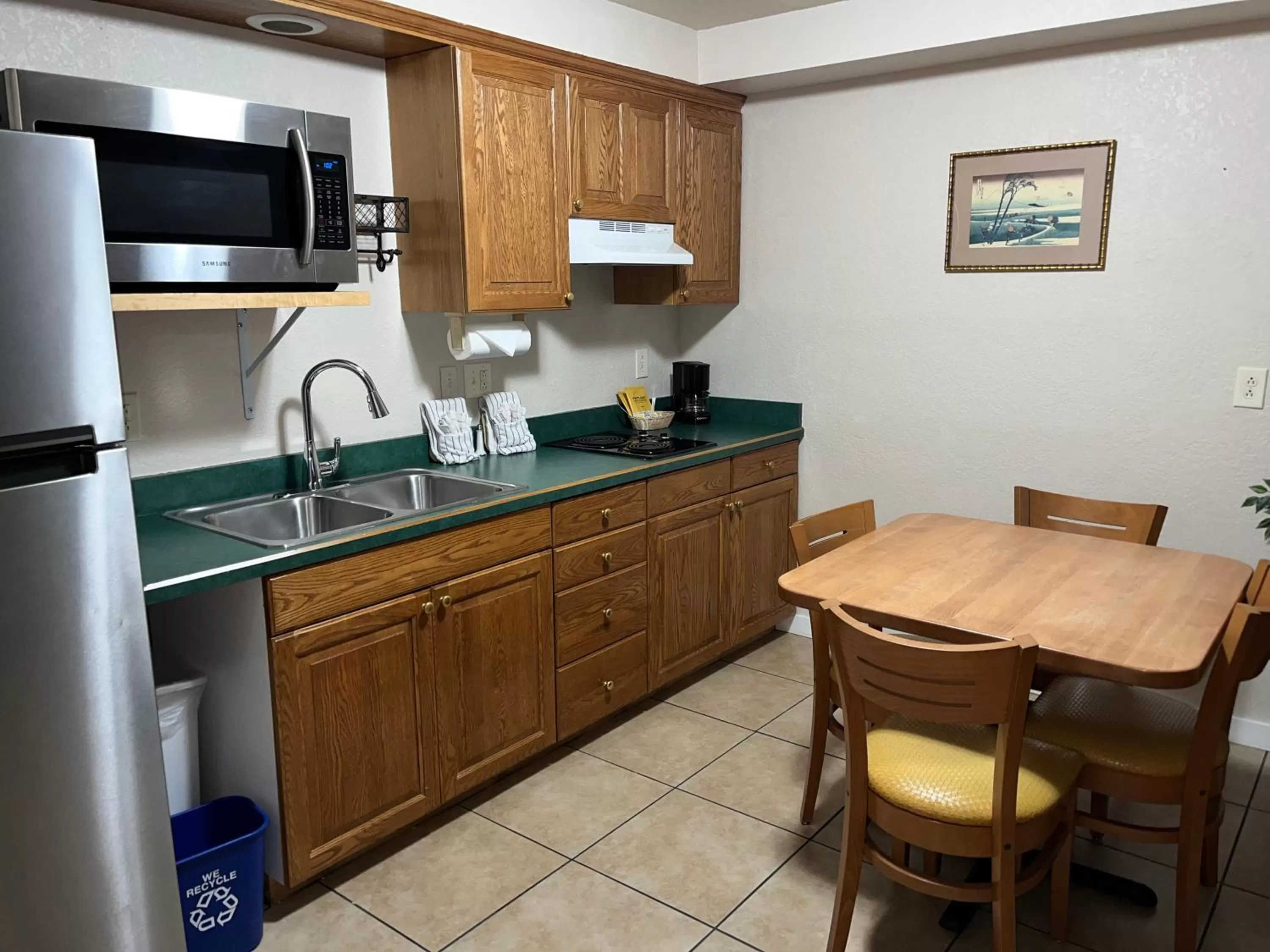 Kitchen or kitchenette in Stratford Inn