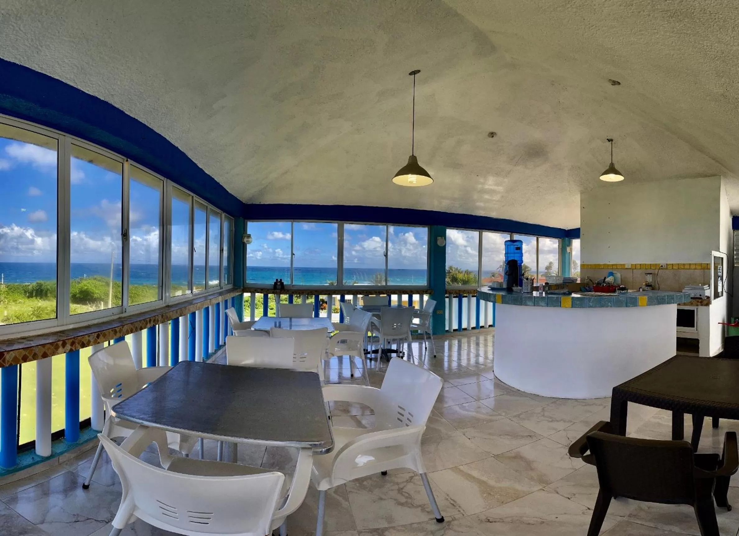 Restaurant/places to eat in El Malecon B&B Hotel