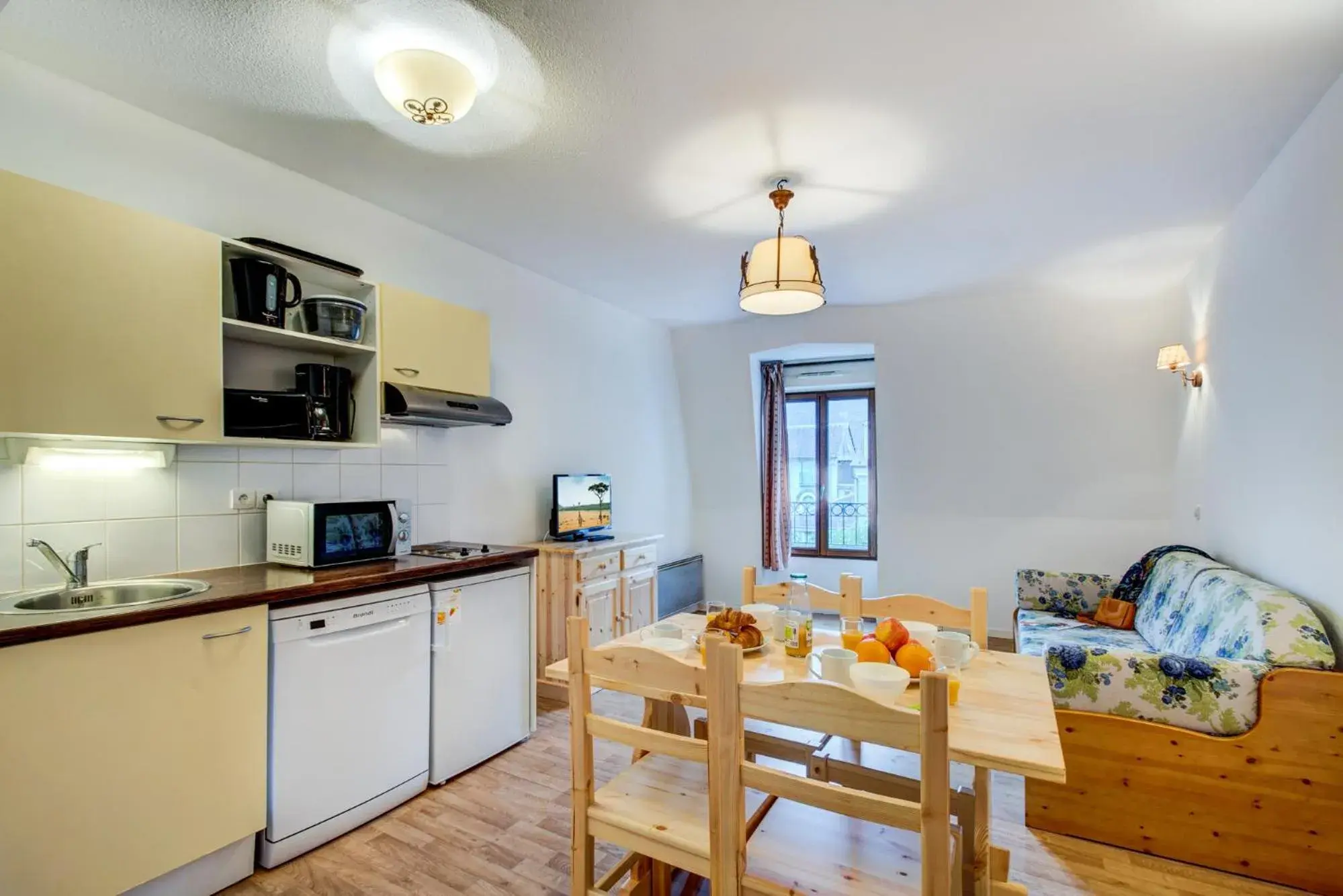 Living room, Dining Area in Vacancéole - Résidence Illixon