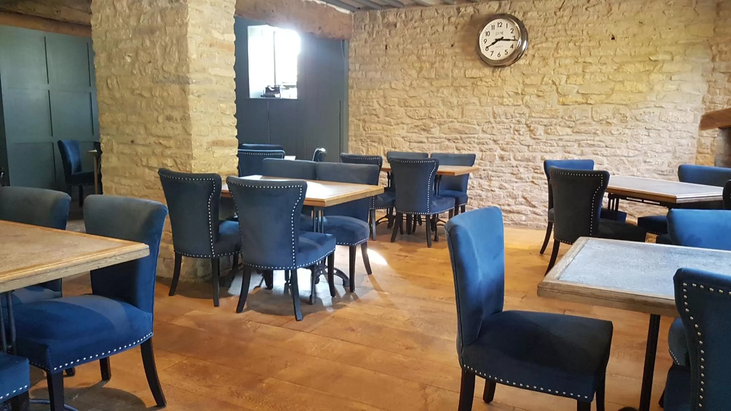 Dining area in The Royal Oak Duddington