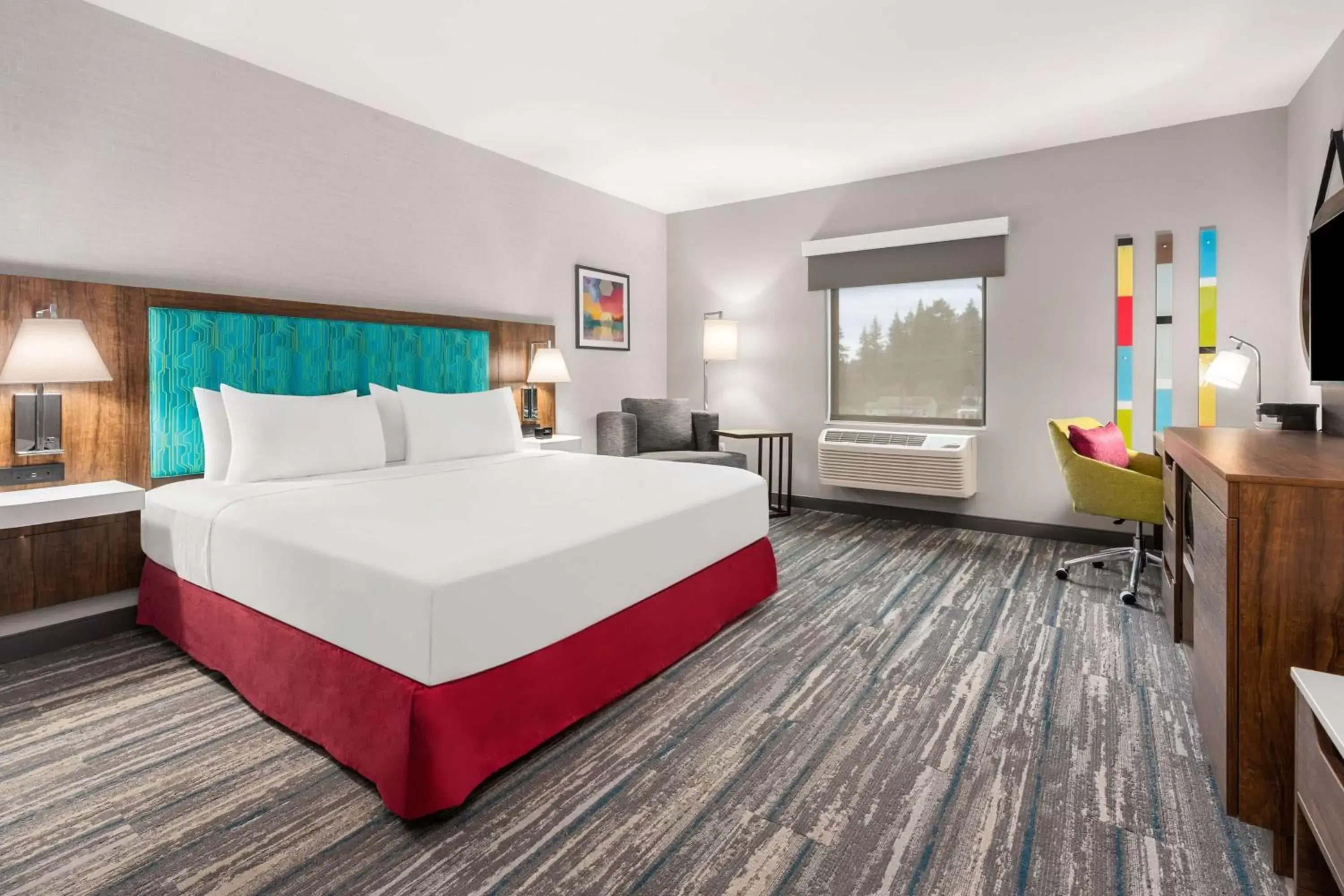 Bedroom, Bed in Hampton Inn & Suites Tigard