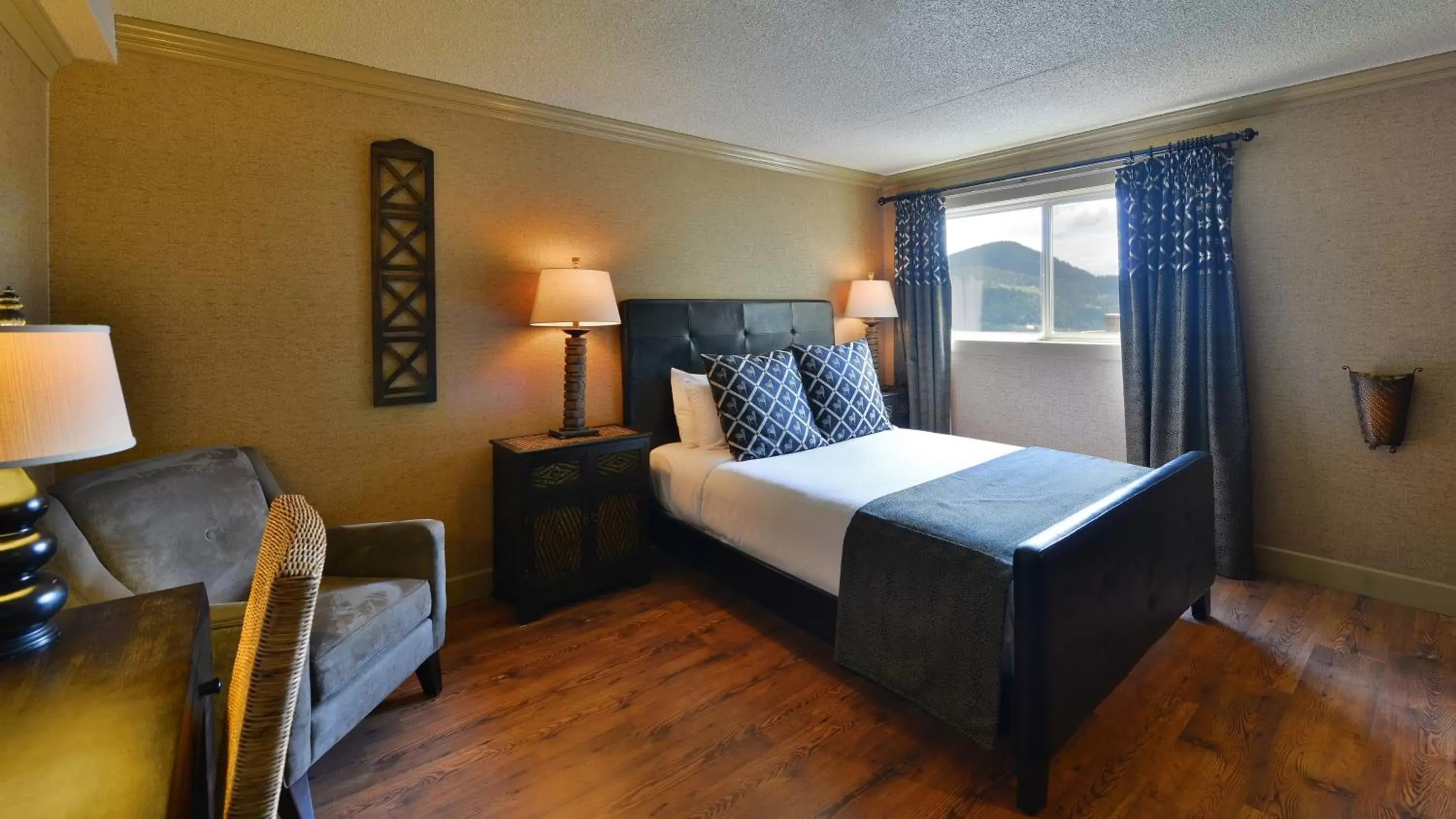 Photo of the whole room, Bed in Prestige Mountain Resort Rossland