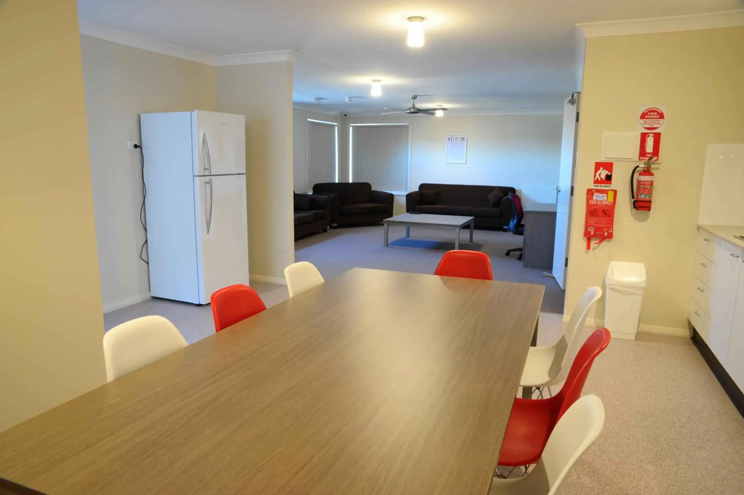 Communal kitchen, Dining Area in Havannah Accommodation