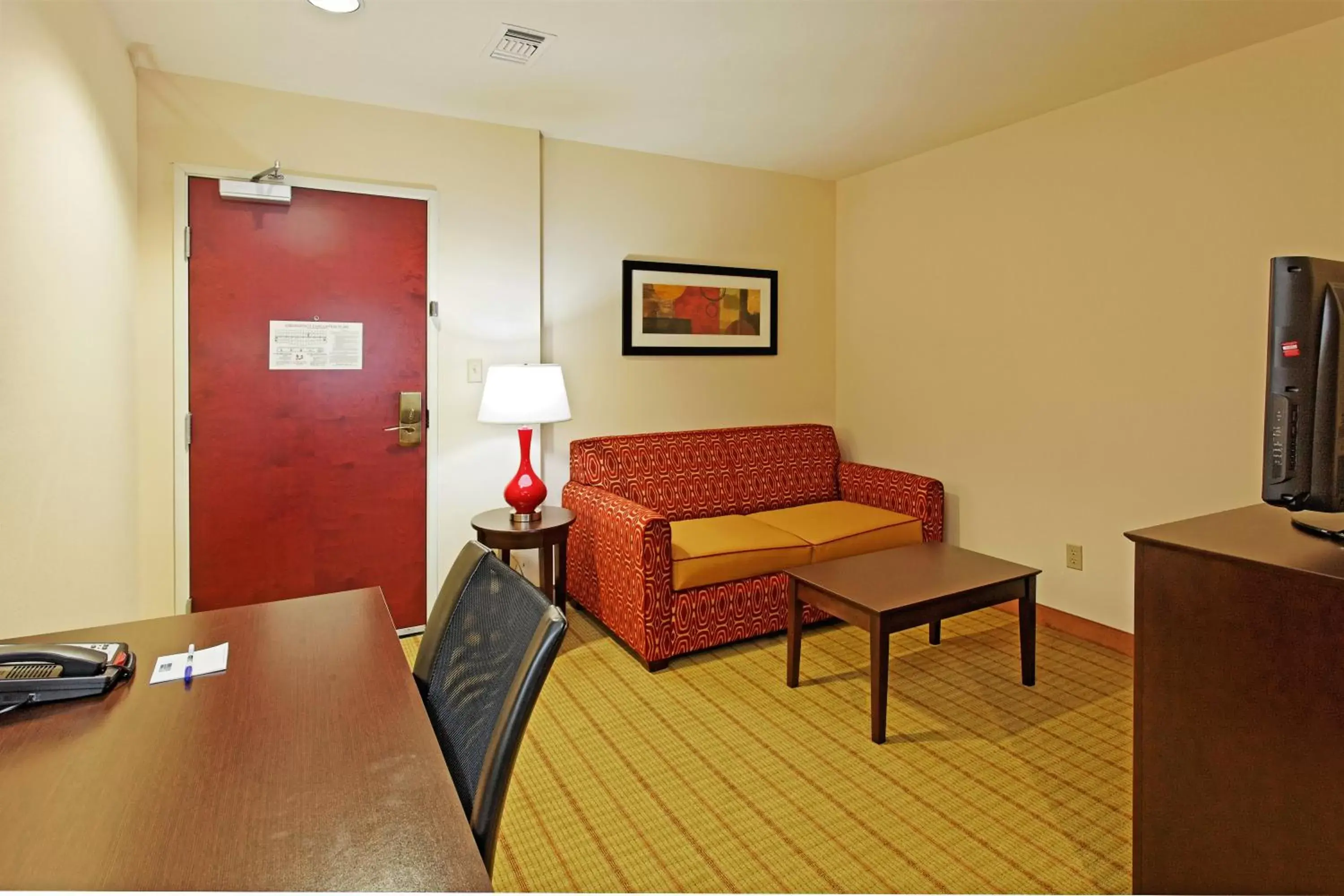 Bedroom, Seating Area in Holiday Inn Express Florence Northeast, an IHG Hotel