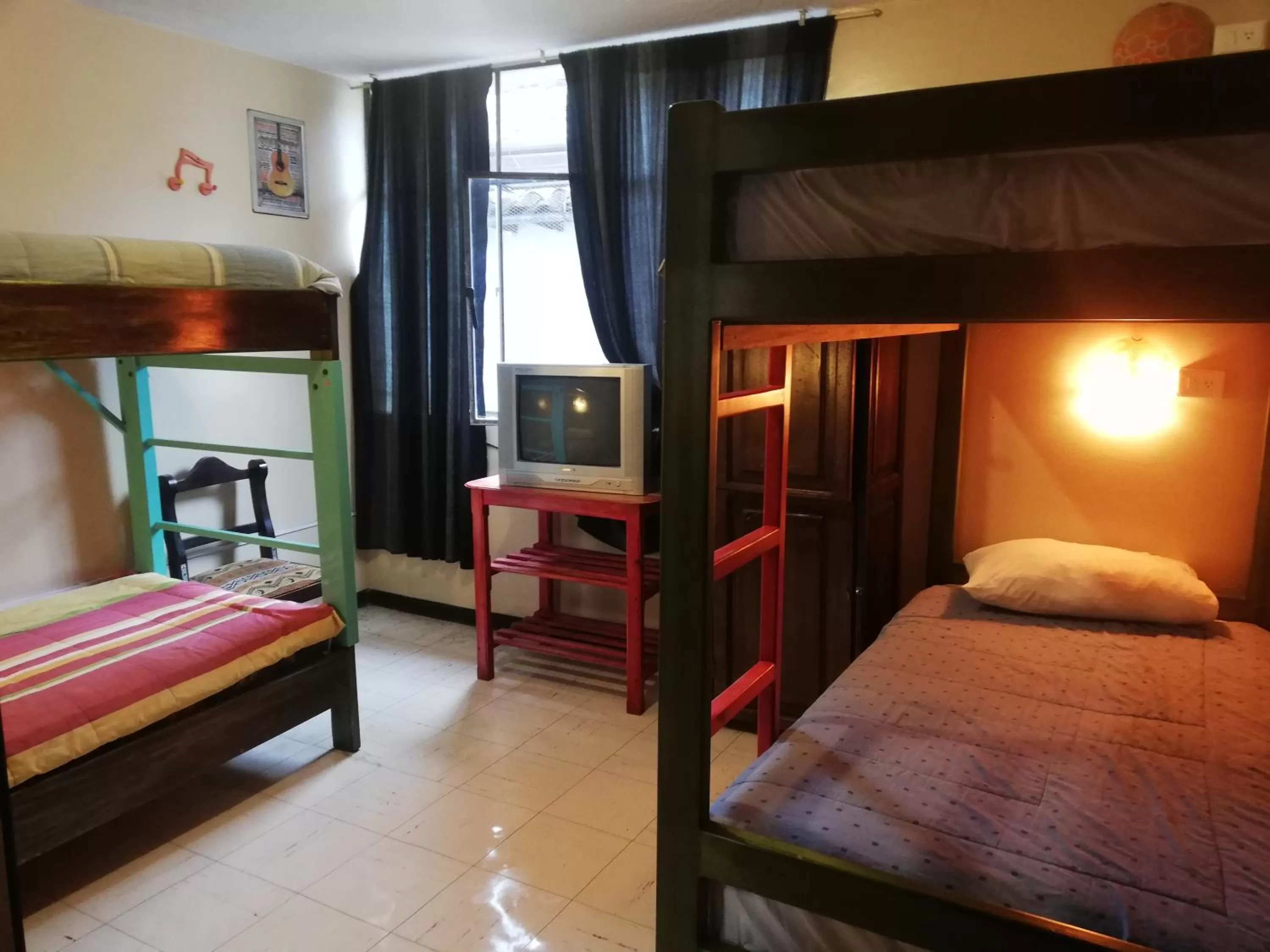 bunk bed, Bed in Flying Donkey