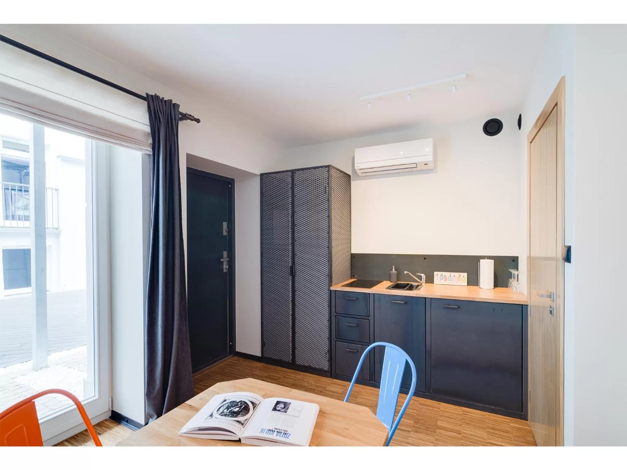 Kitchen or kitchenette in Well Well Aparthotel