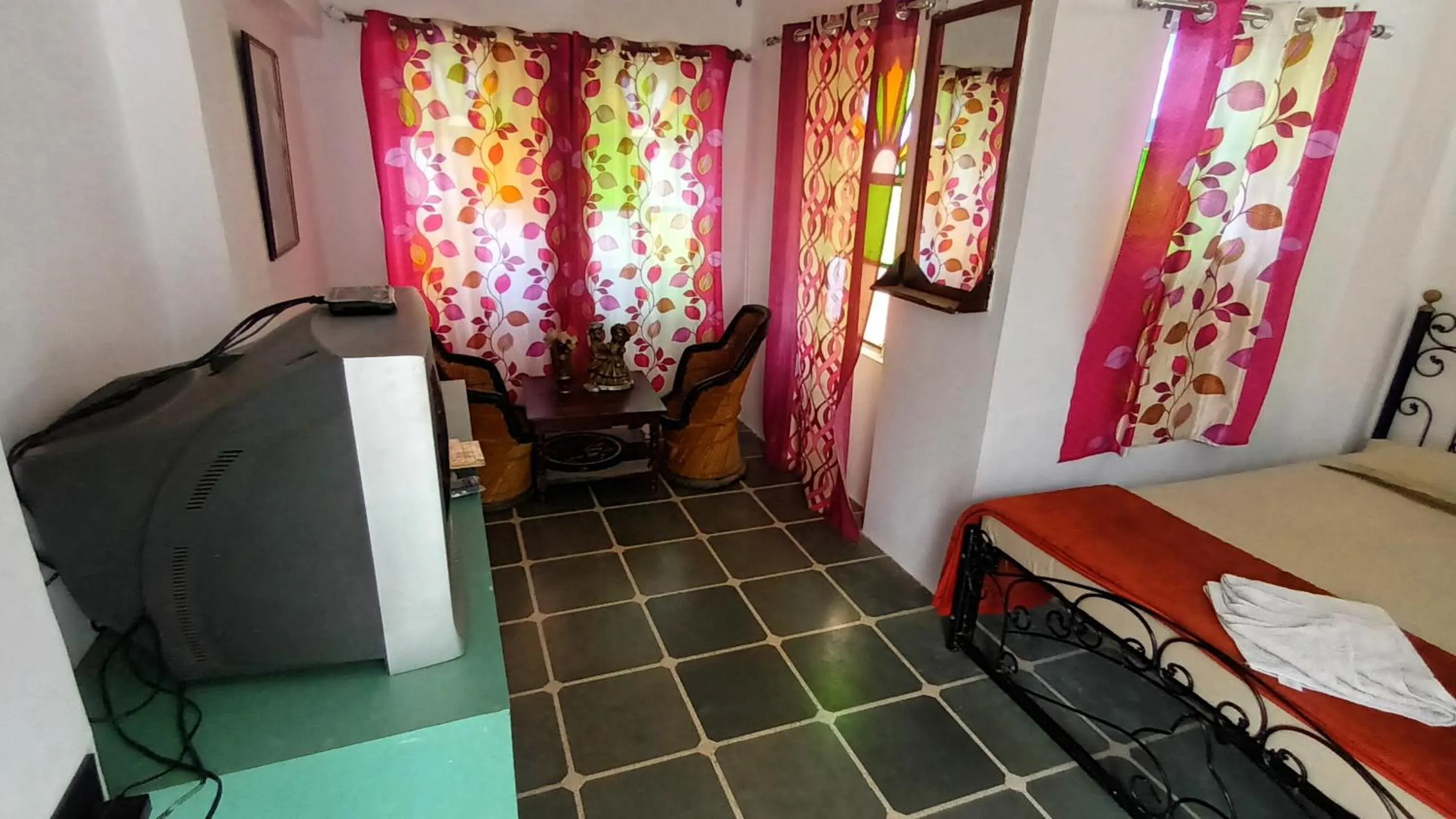 Property building, Bed in Jag Niwas Guest House & pure veg restaurant