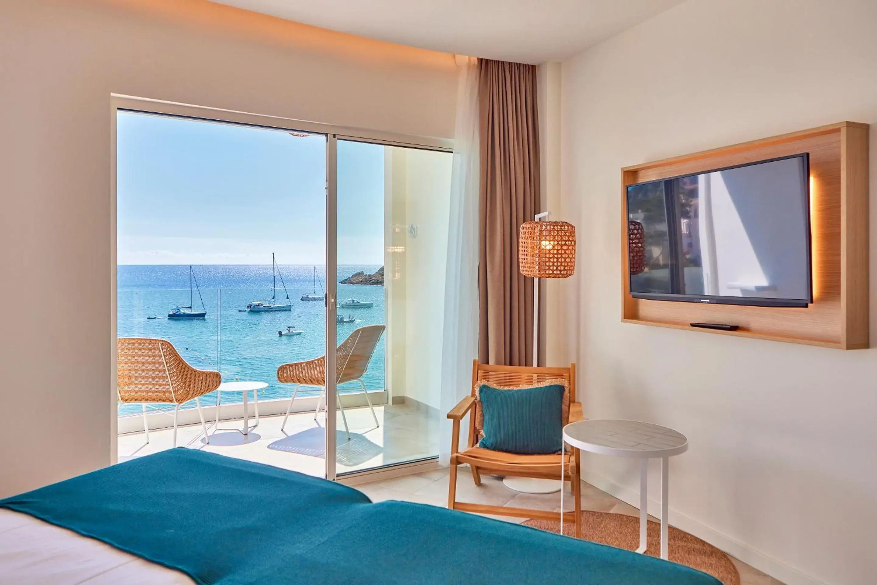 Photo of the whole room, Bed in Universal Hotel Aquamarin Photo of the whole room, Bed in Universal Hotel Aquamarin