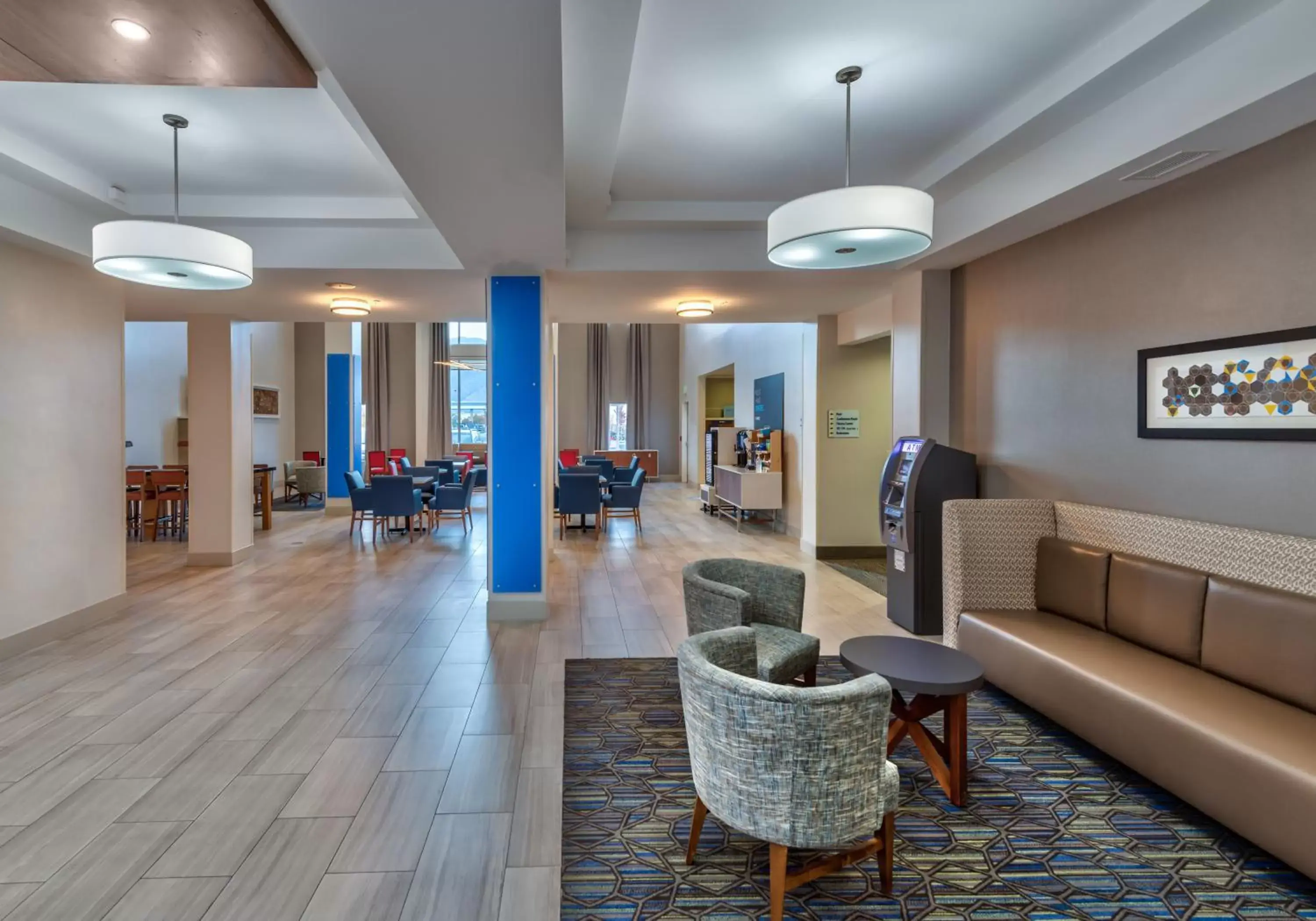 Property building, Lounge/Bar in Holiday Inn Express Hotel & Suites Minden, an IHG Hotel