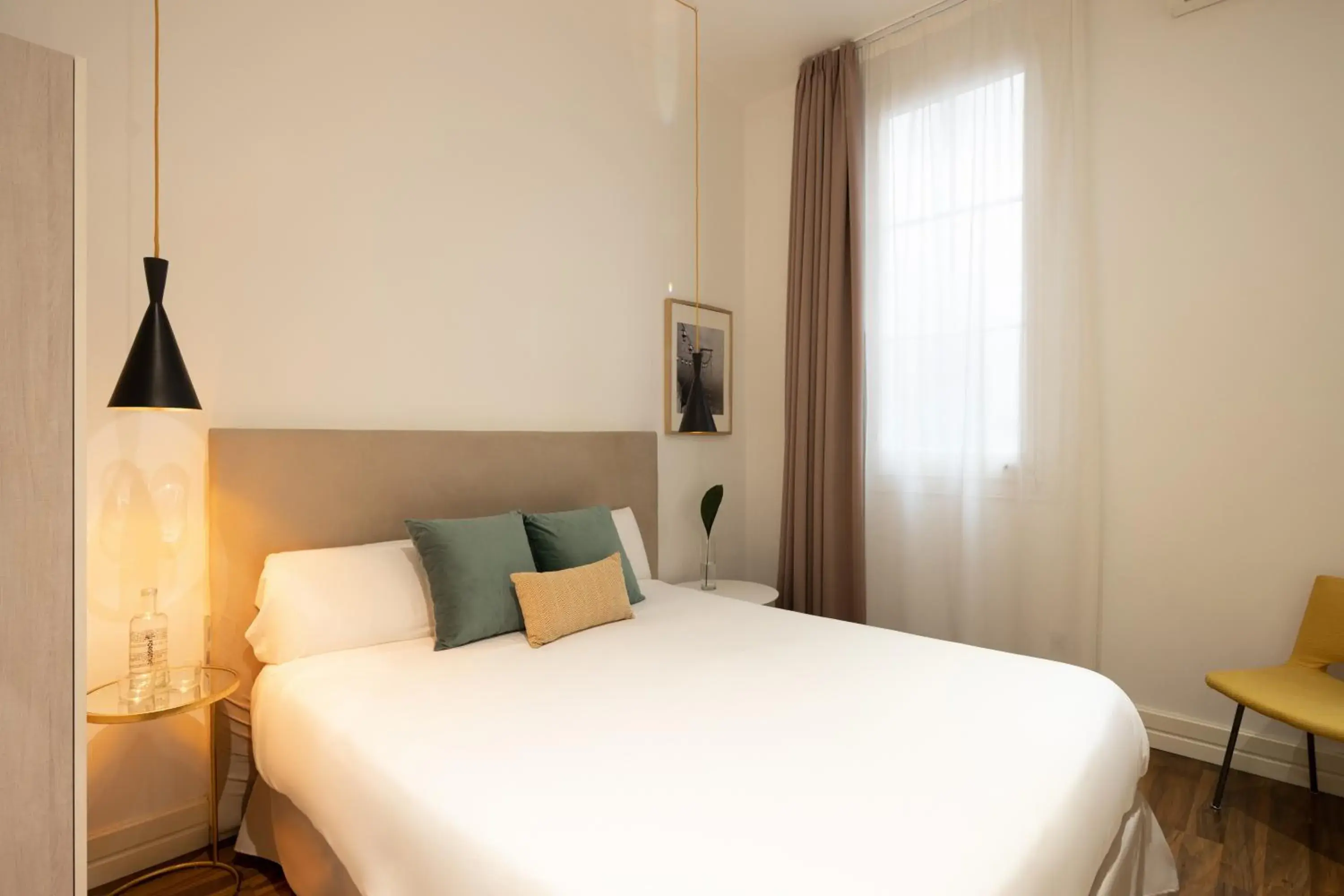 Photo of the whole room, Bed in Forget Me Not Barcelona