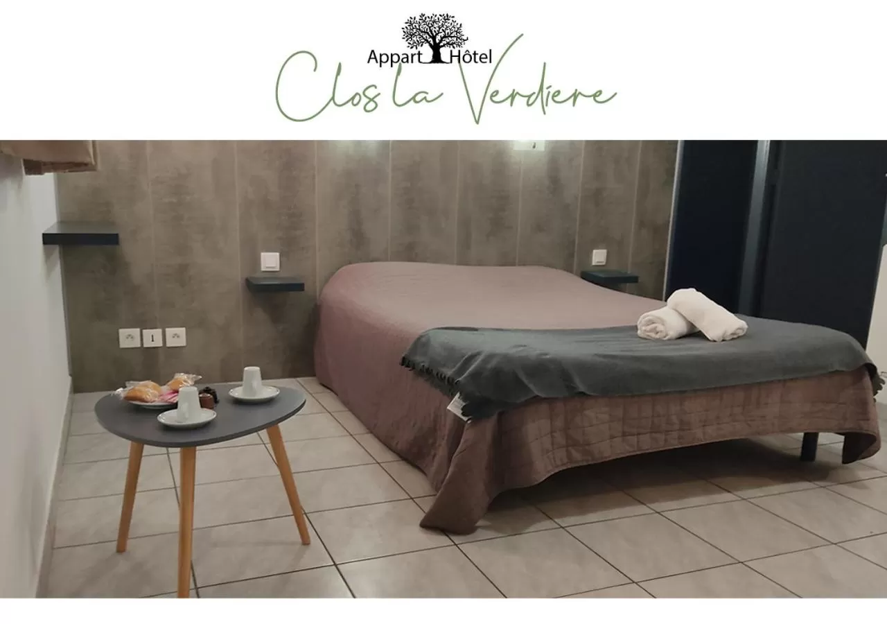 Photo of the whole room, Bed in Le Clos la Verdière