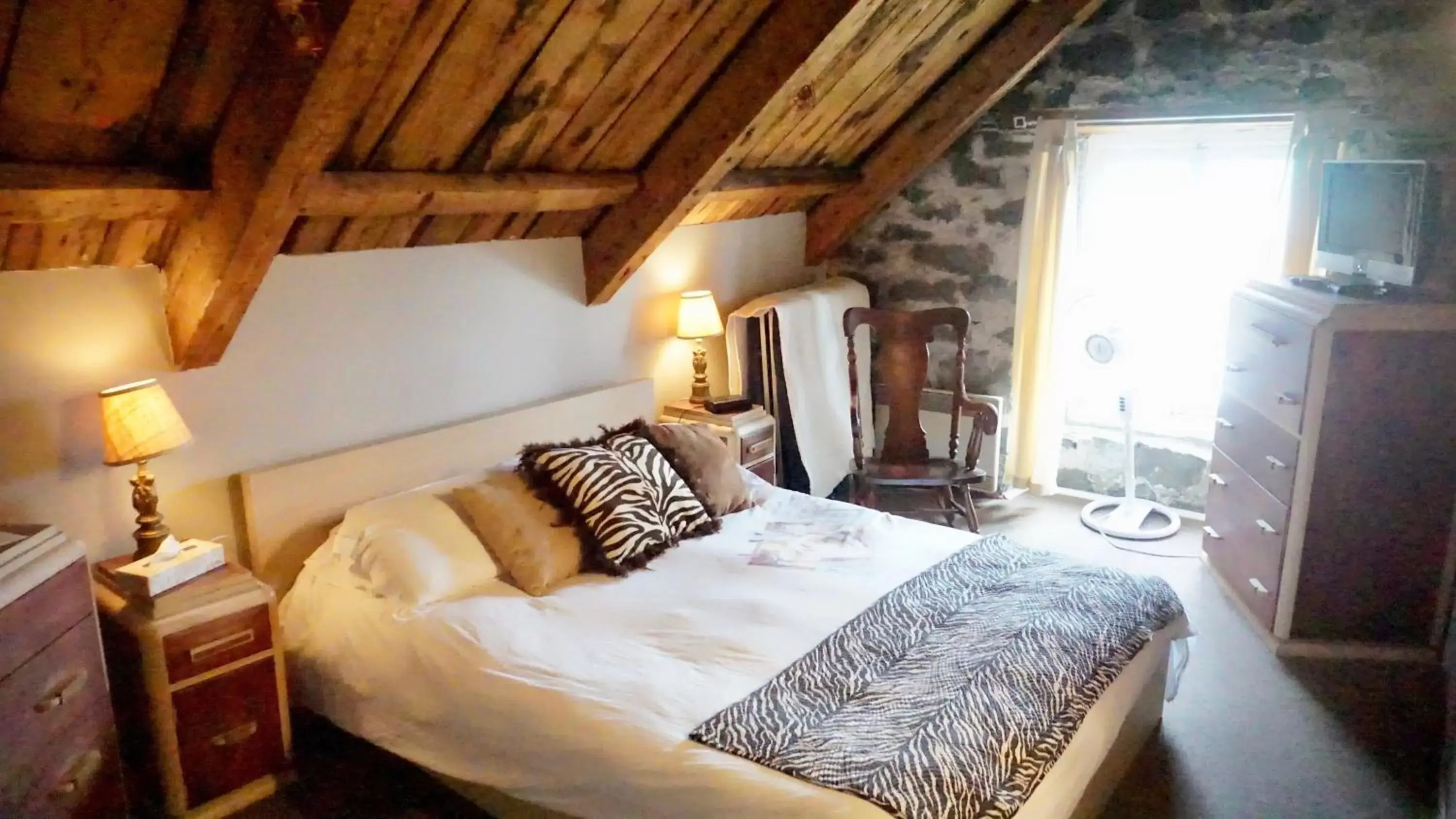 Photo of the whole room, Bed in La Maison Rousseau