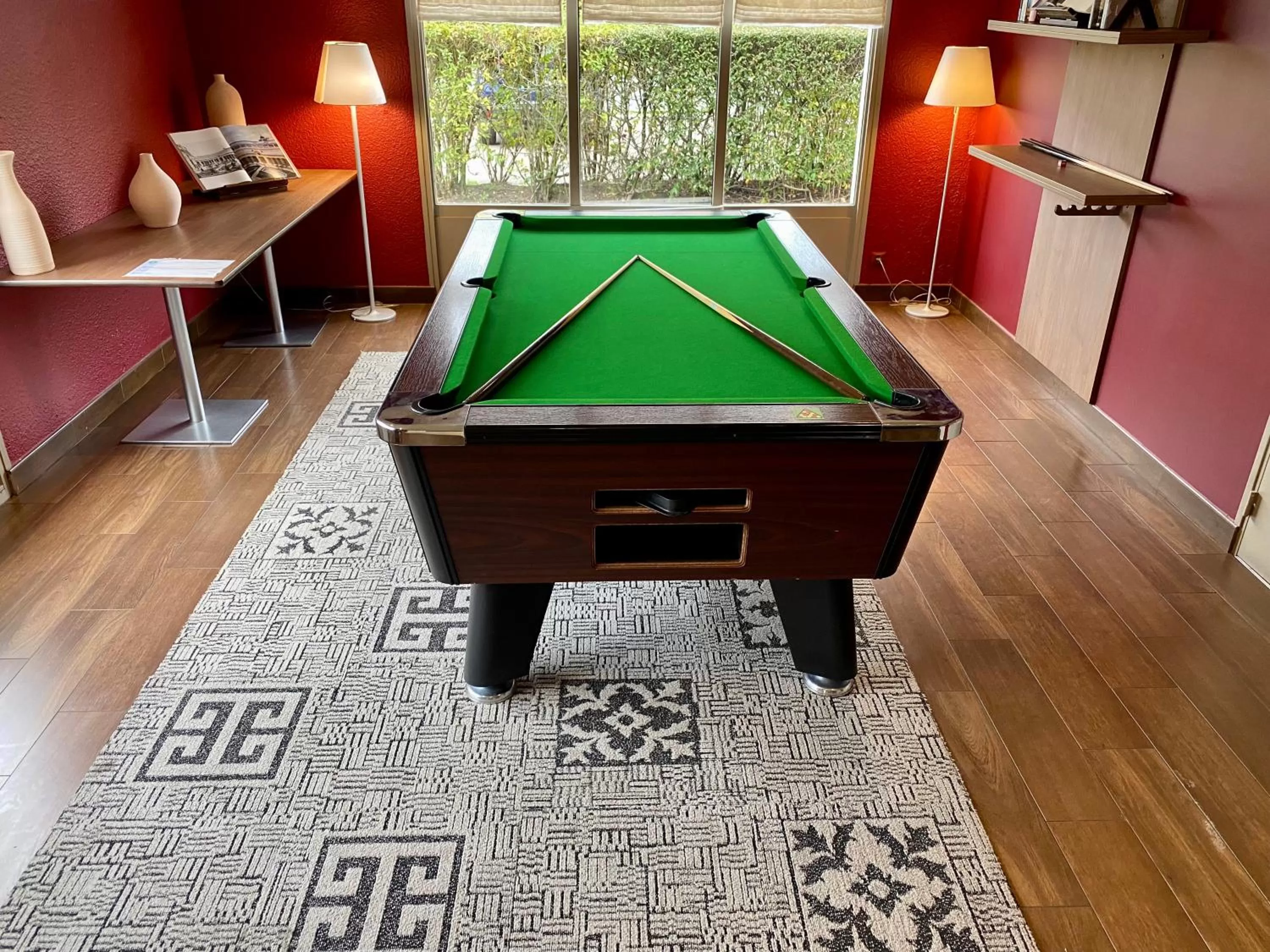 Billiard in Hôtel Campanile Orléans Nord - Saran