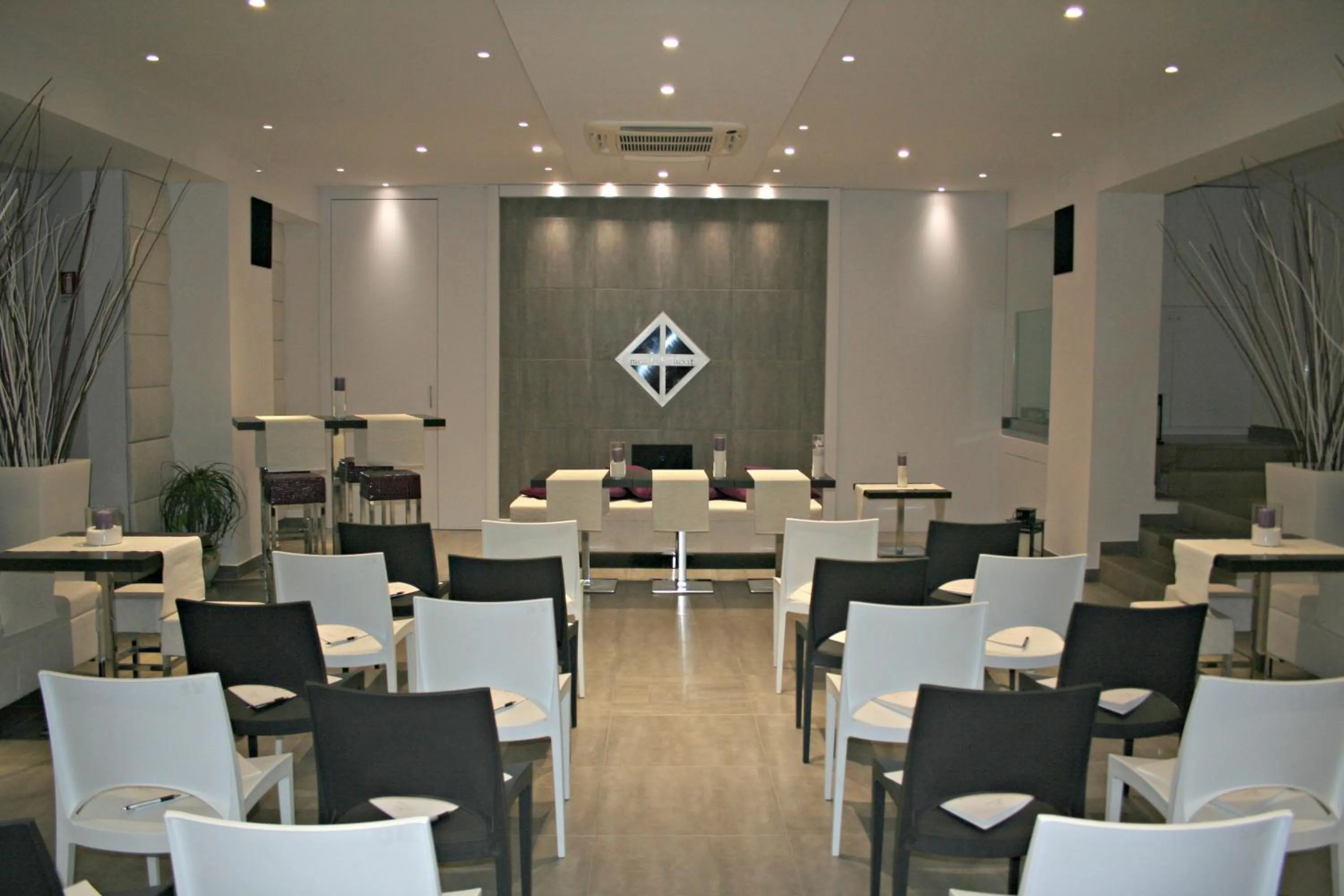 Business facilities in Hotel Montebello