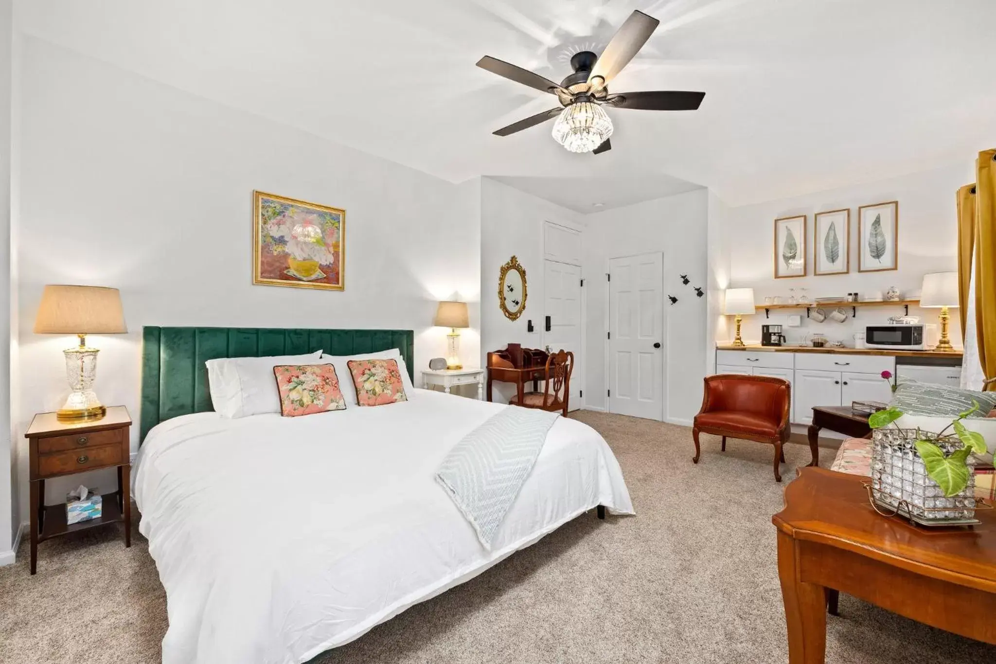 King Suite in Flora House Denver King Suite in Flora House Denver