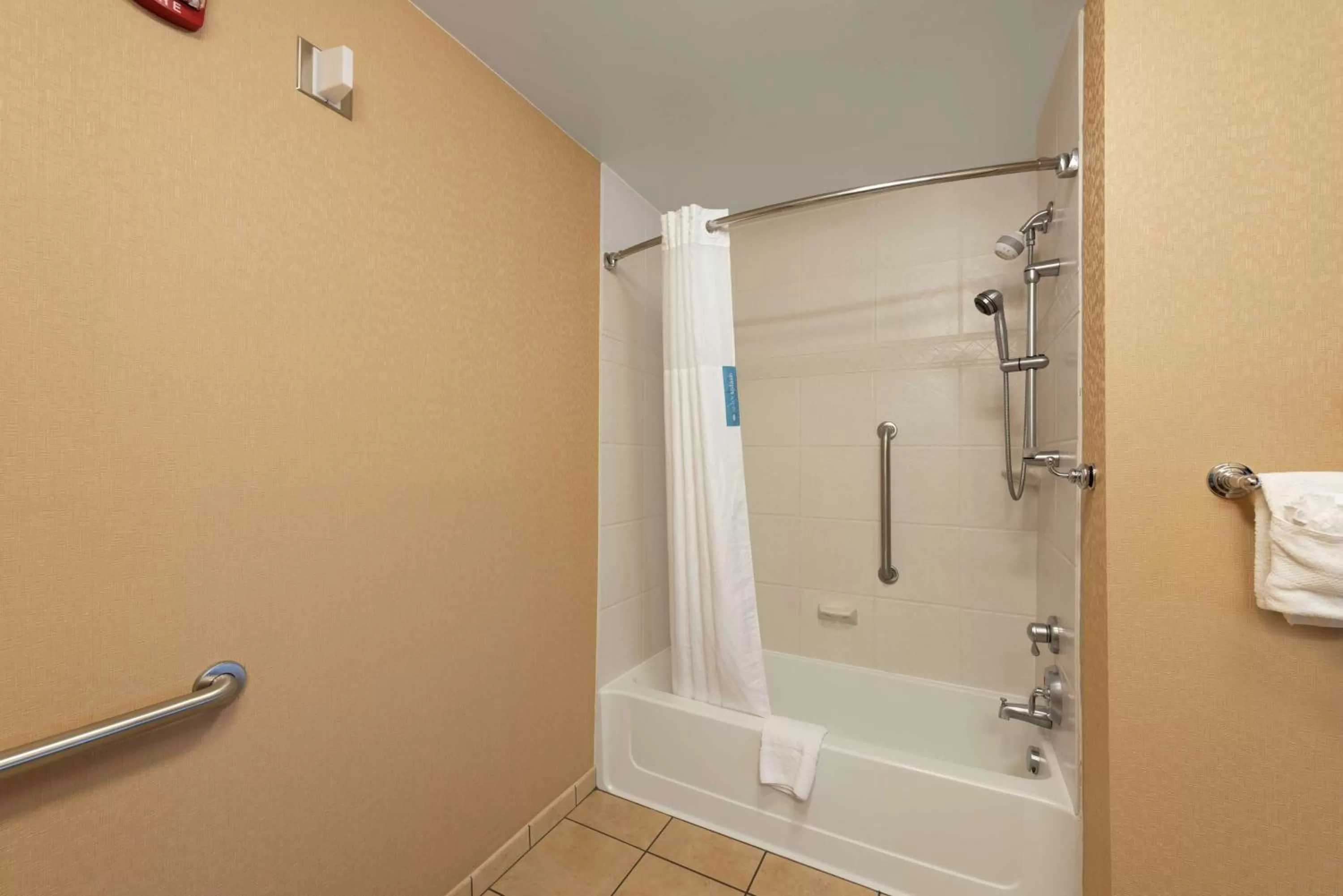 Bathroom in Hampton Inn & Suites Marshalltown