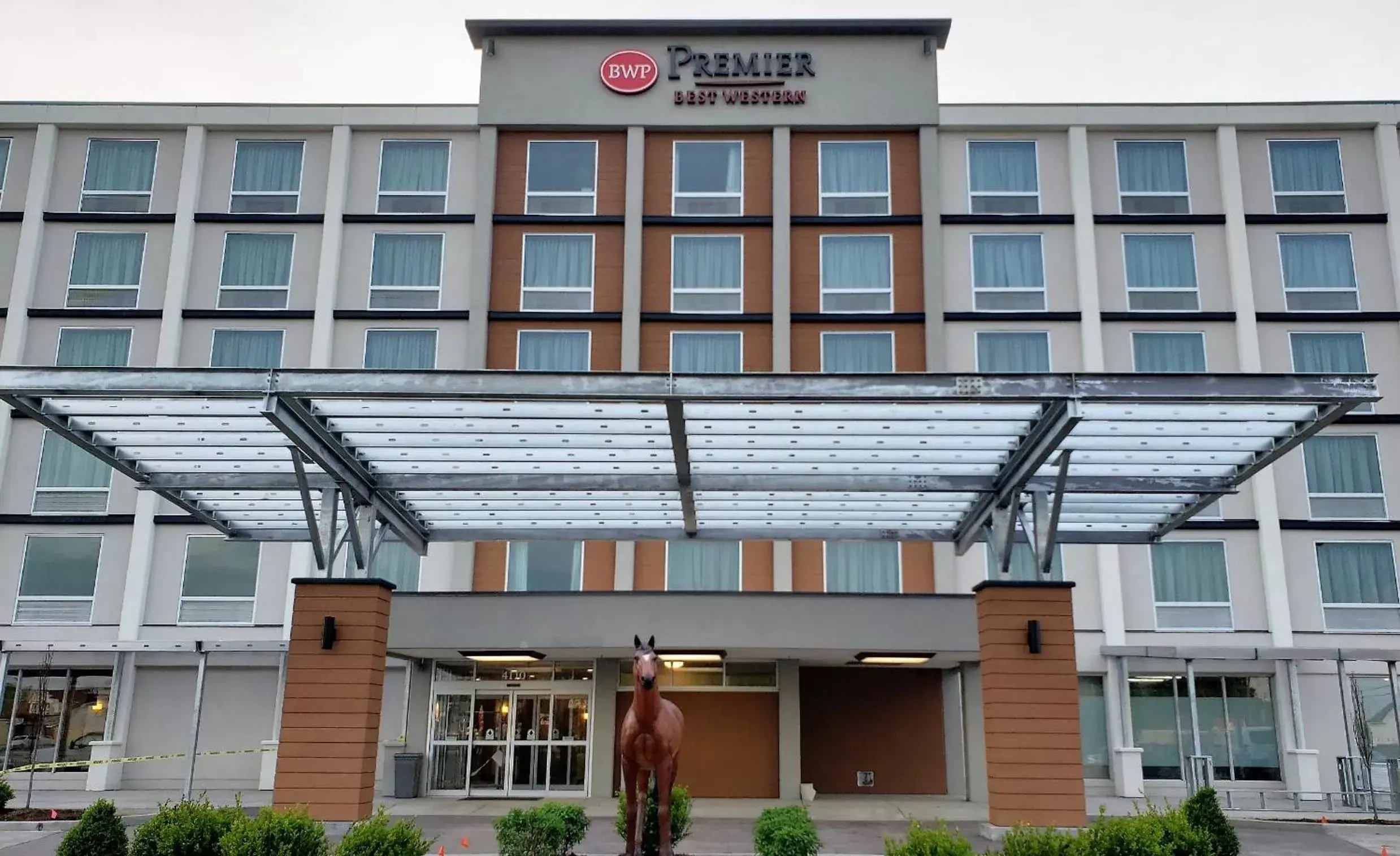 Property Building in Best Western Premier Airport/Expo Center Hotel