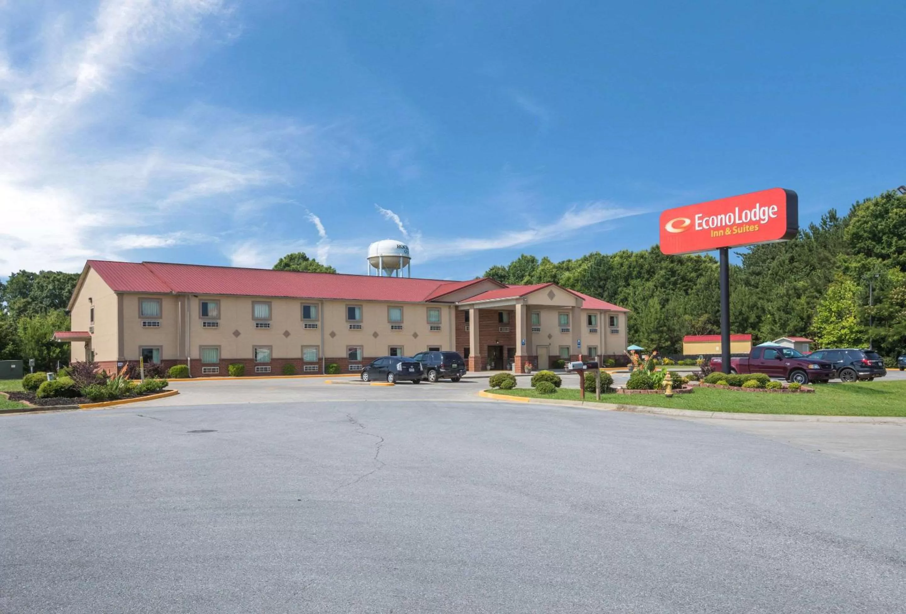 Econo Lodge Inn & Suites