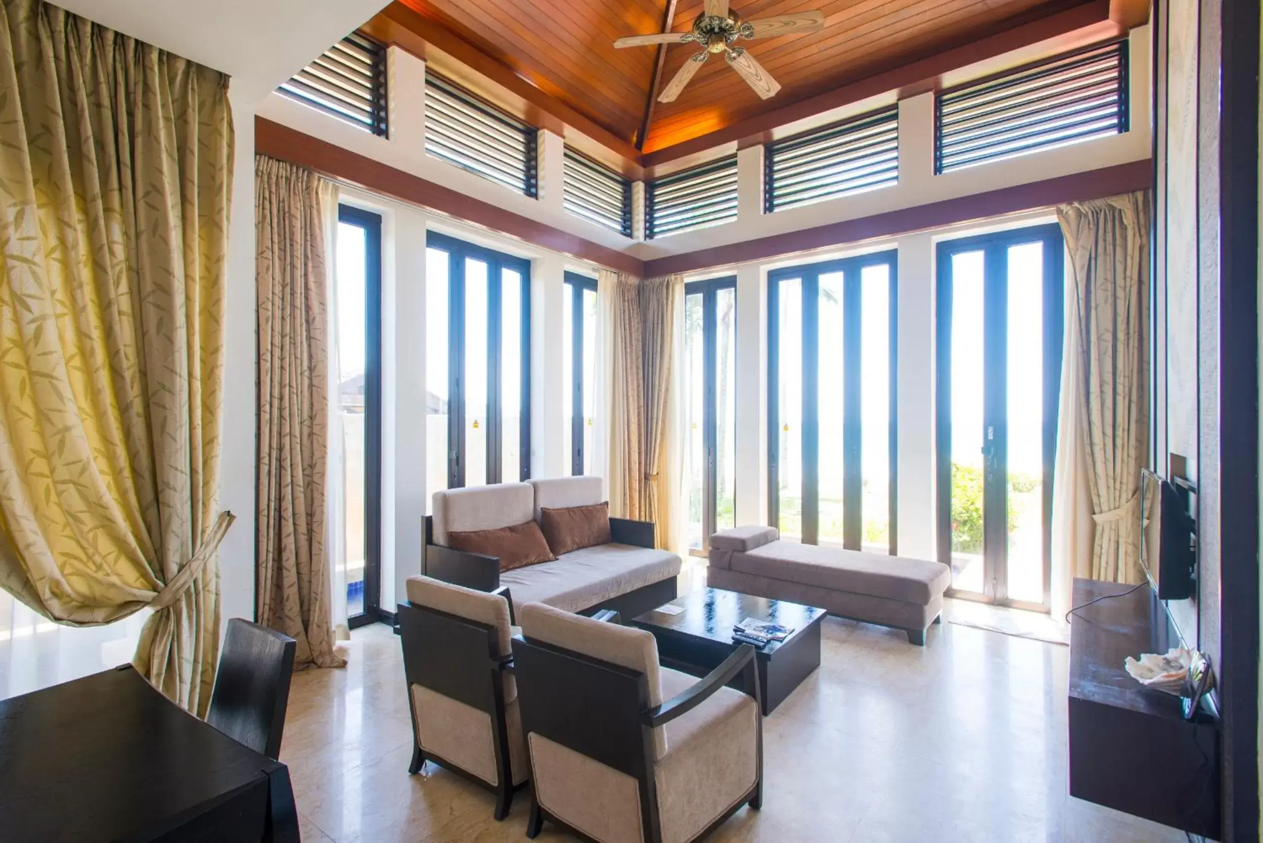 Coffee/tea facilities, Seating Area in Sabah Beach Villas & Suites
