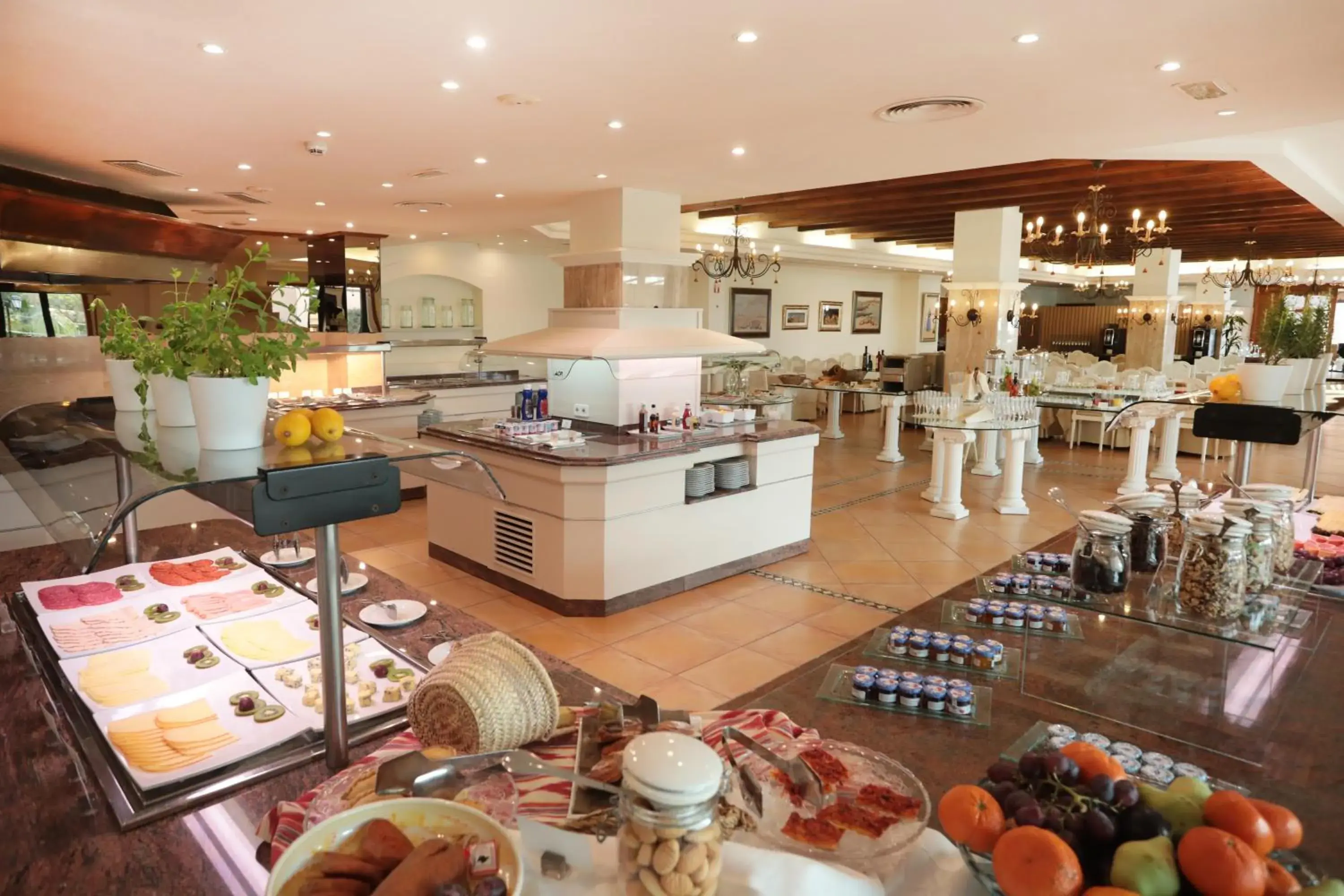 Restaurant/places to eat in Mon Port Hotel & Spa Restaurant/places to eat in Mon Port Hotel & Spa